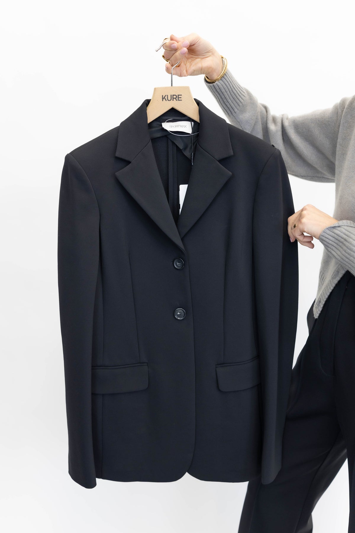 PALO BLAZER IN BLACK BLAZER .