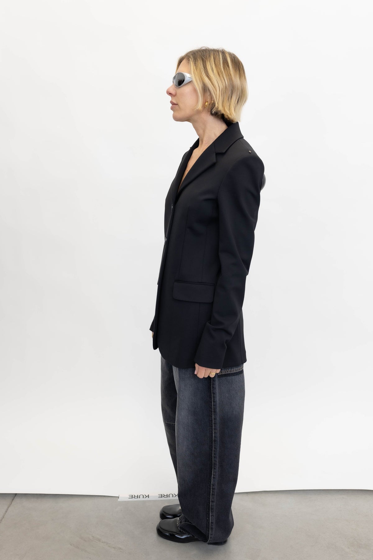 PALO BLAZER IN BLACK BLAZER .