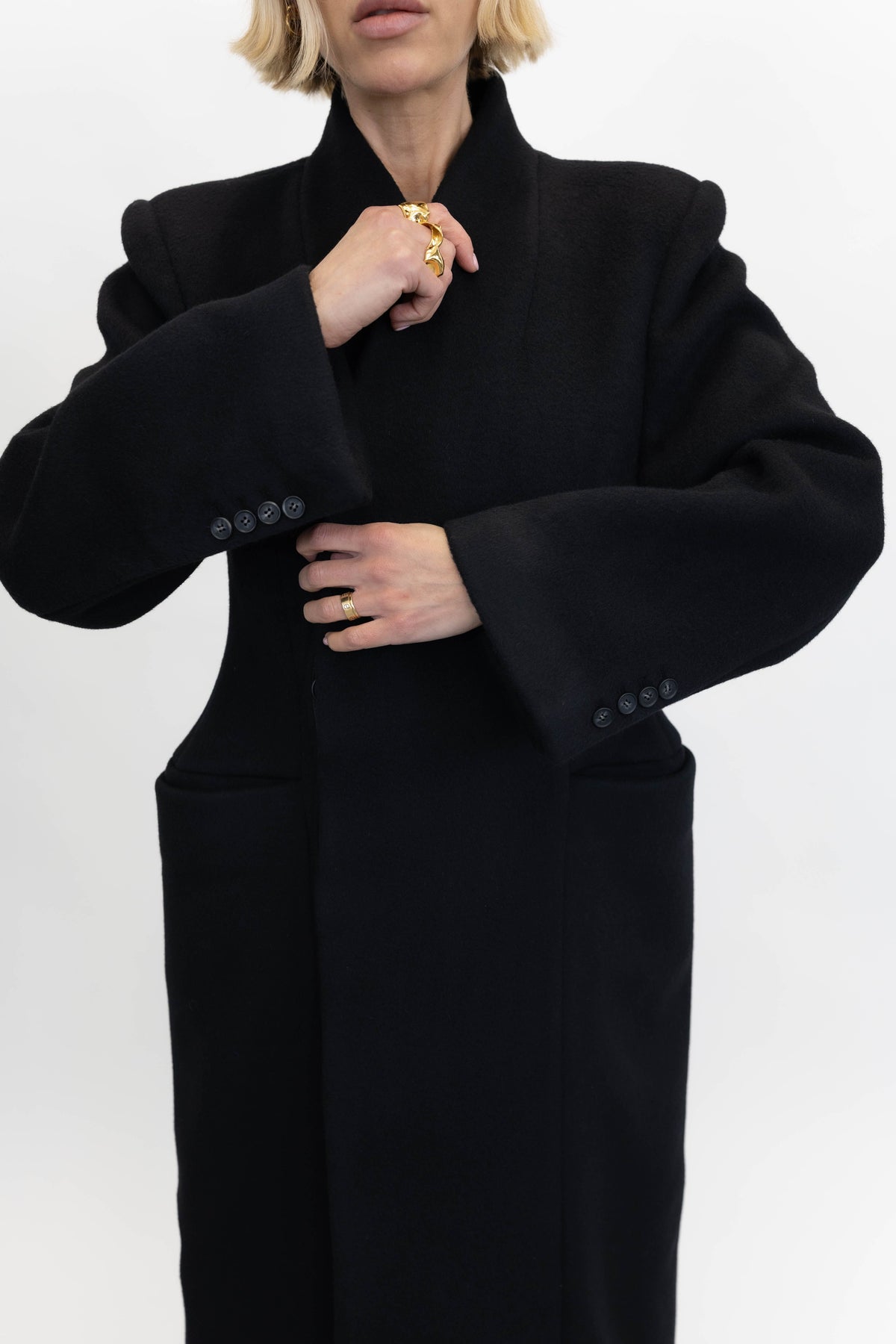 SCULPTED COAT IN BLACK COAT LA PISCINE