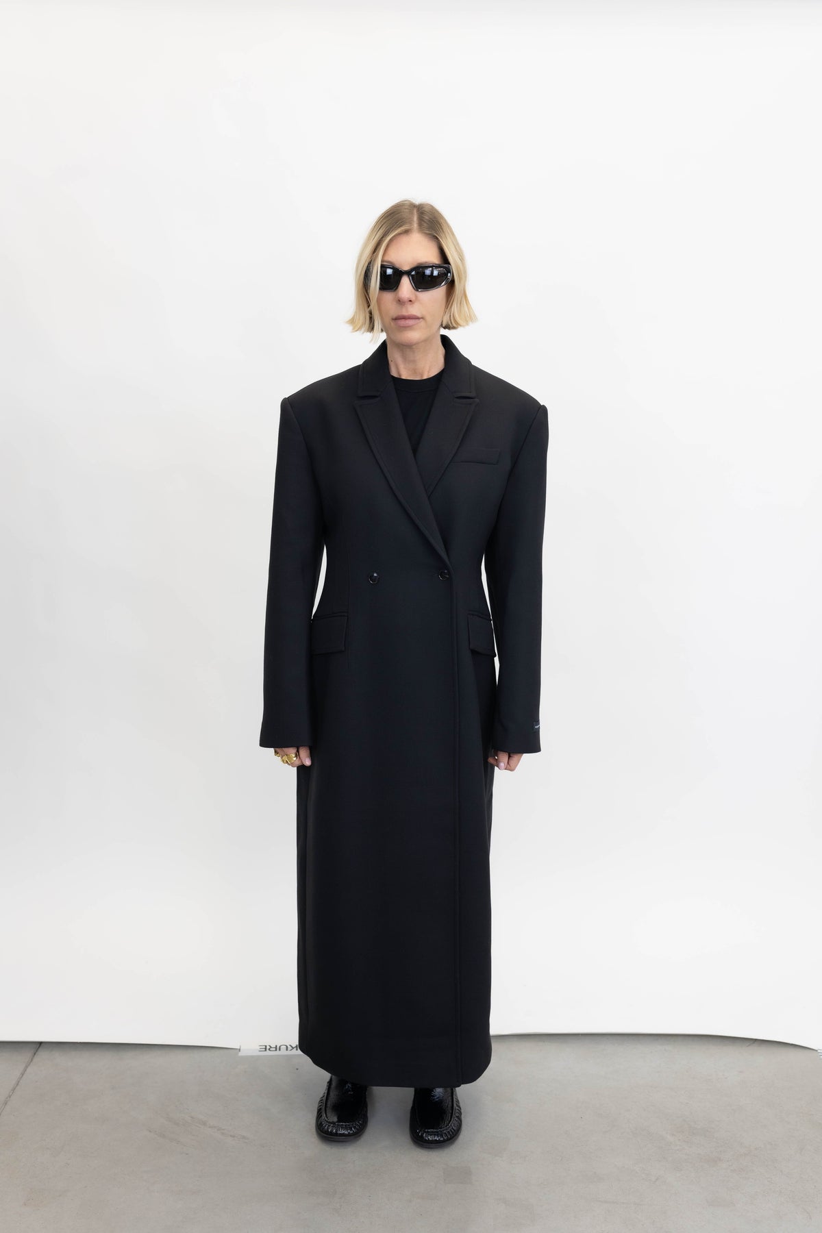 ULTRA DE LUXE FITTED COAT IN BLACK COAT HERSKIND