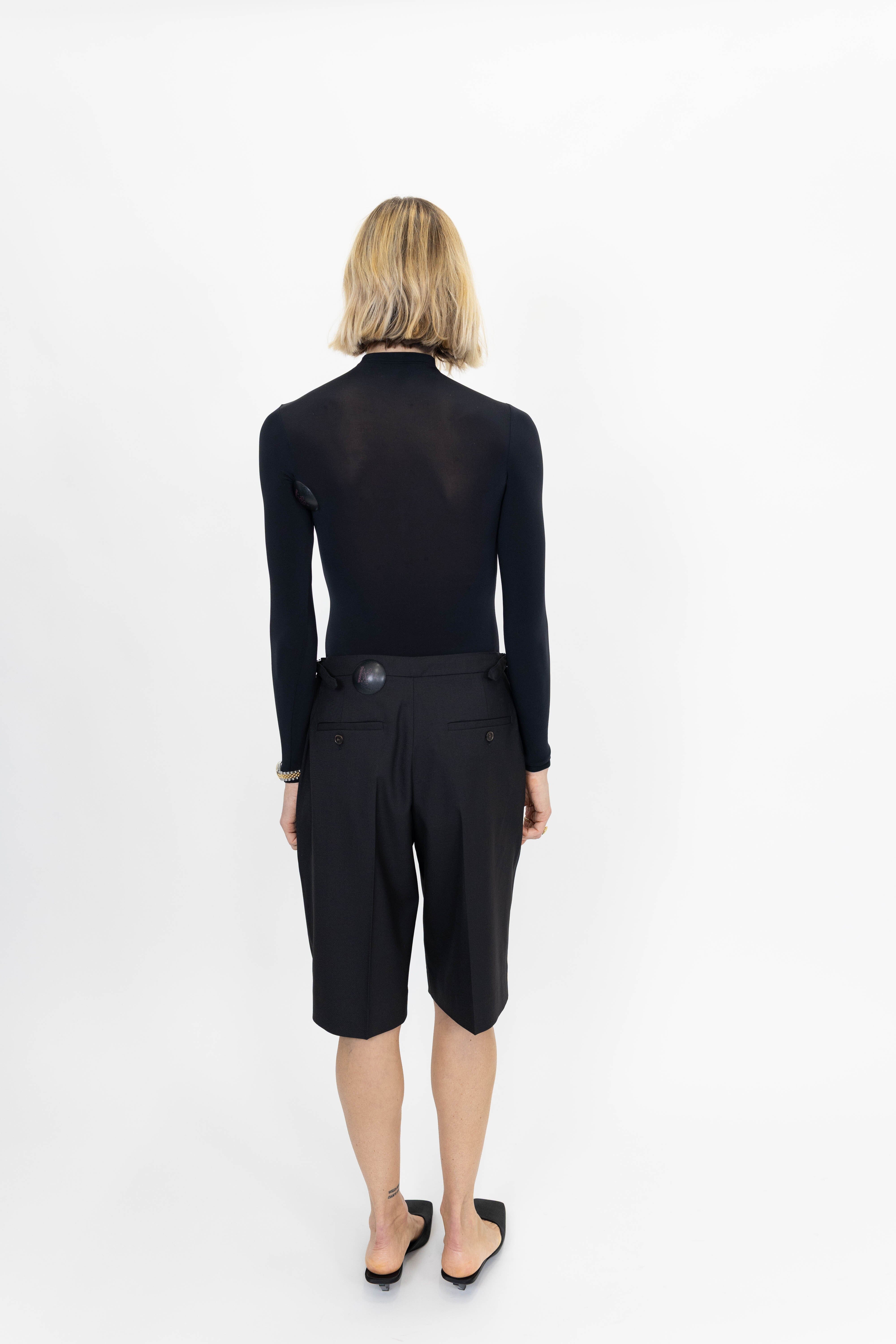 JOEL SHORT IN BLACK SHORT HERSKIND