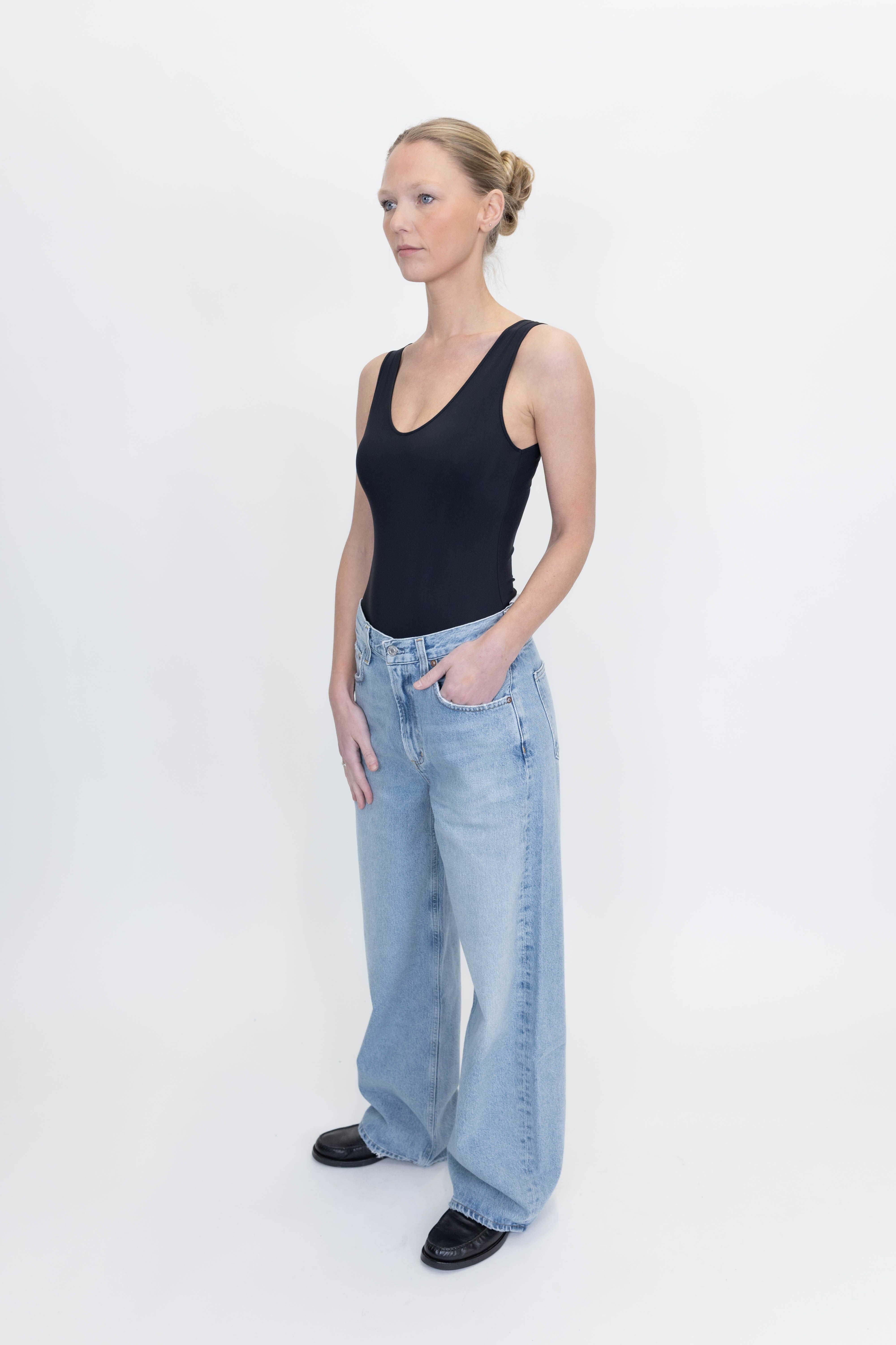 LOW CURVE JEANS IN FORCE JEANS AGOLDE