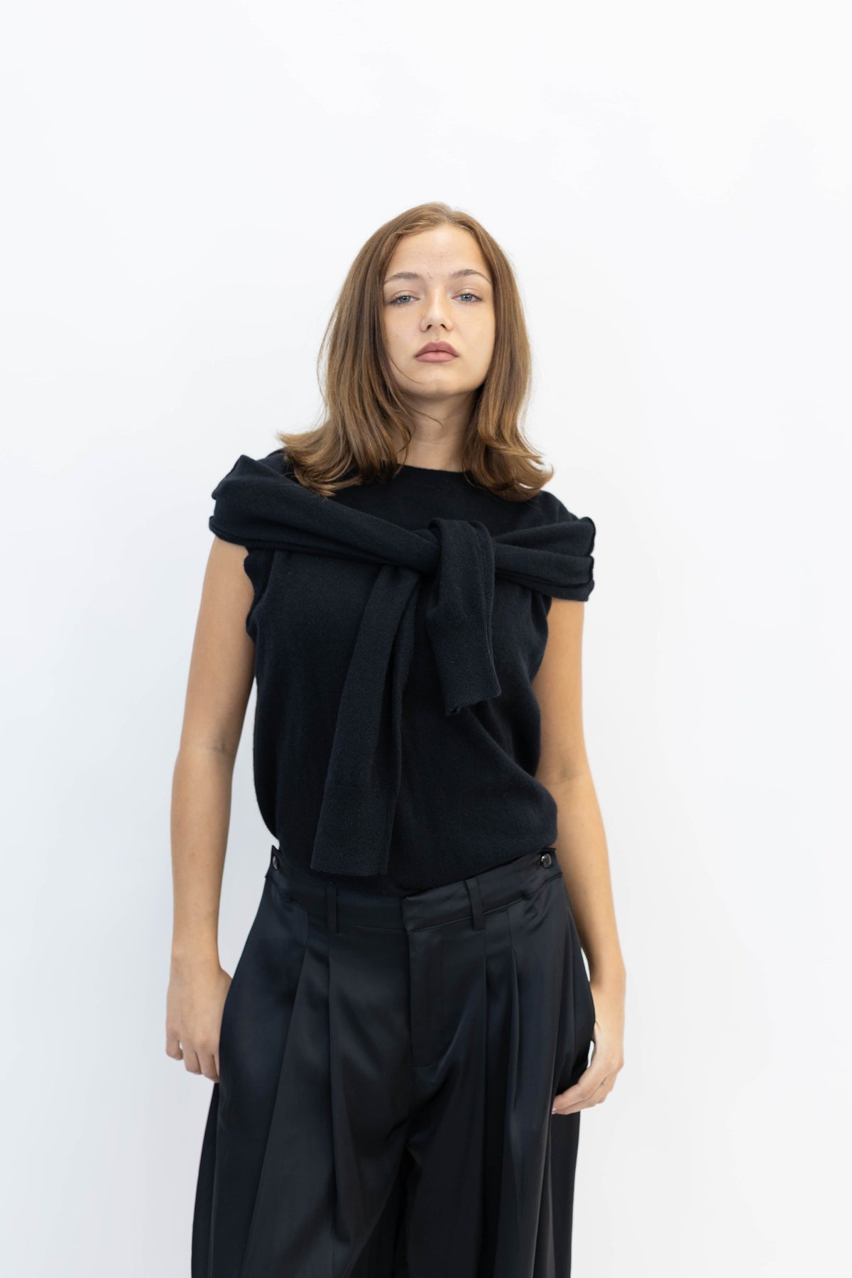 OTHELIA SWEATER IN BLACK SWEATER LISA YANG