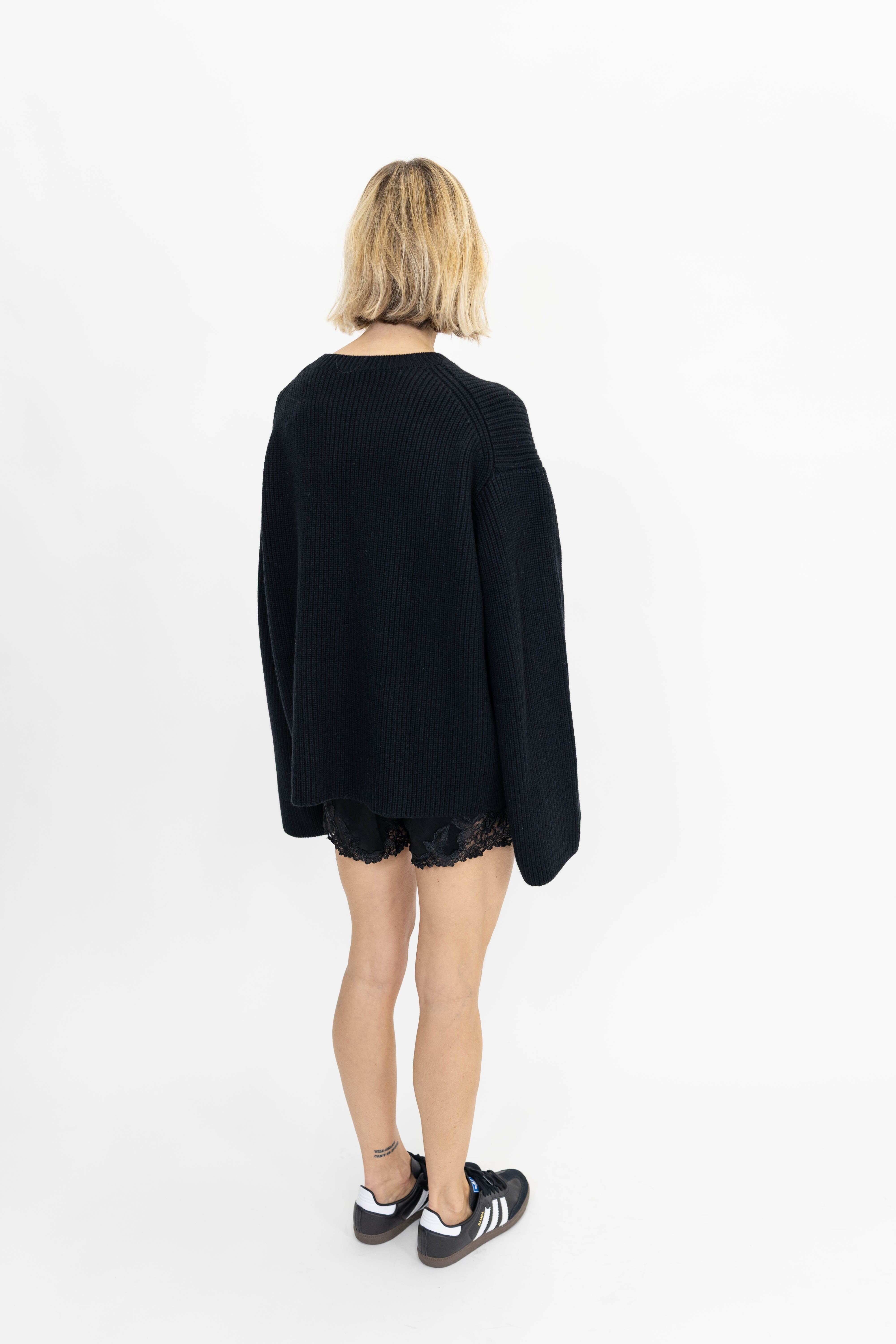 ERI SATIN SHORT IN BLACK SHORT BY MALENE BIRGER