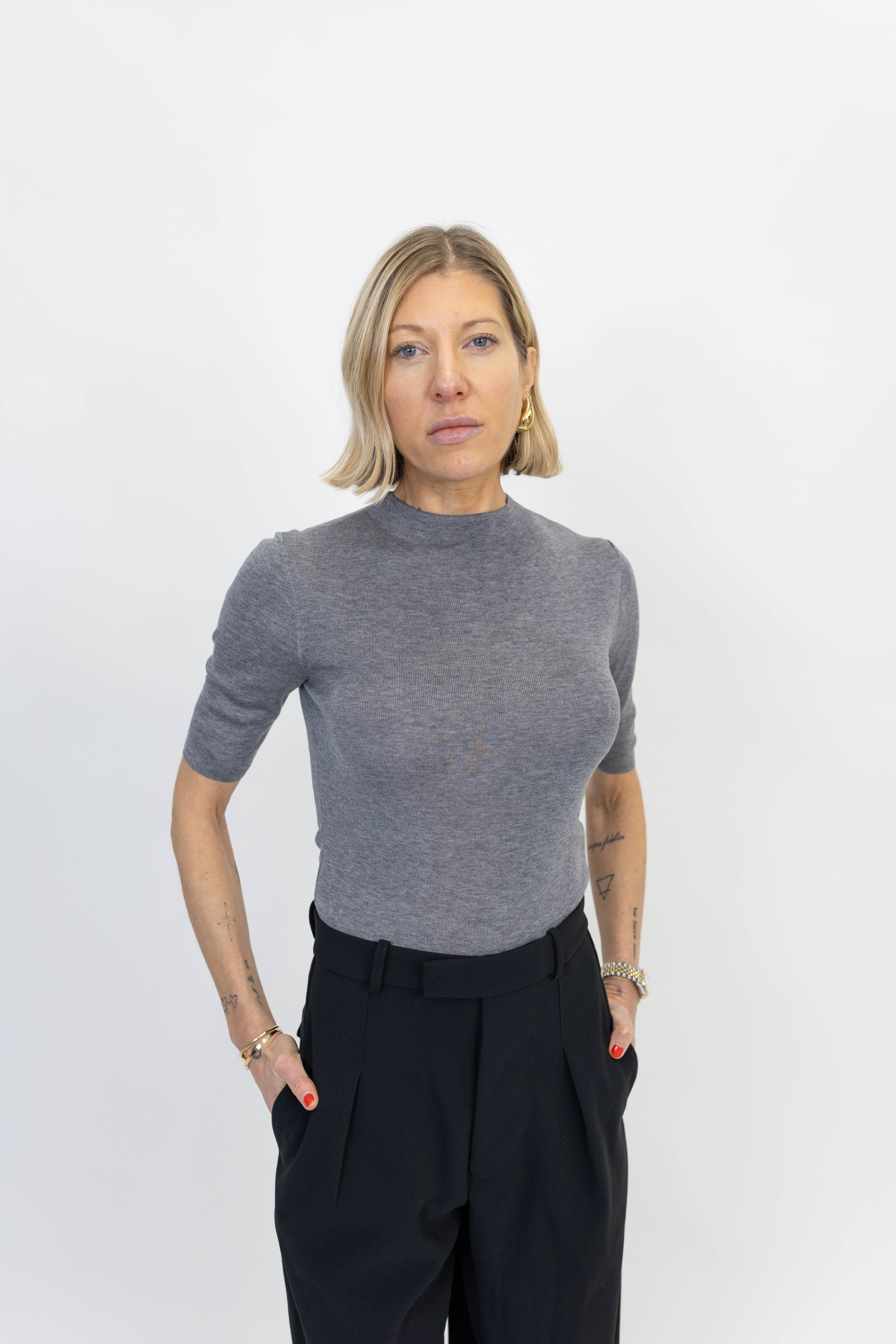 ASIA SS HIGH NECK IN MEDIUM GREY TOP GESTUZ