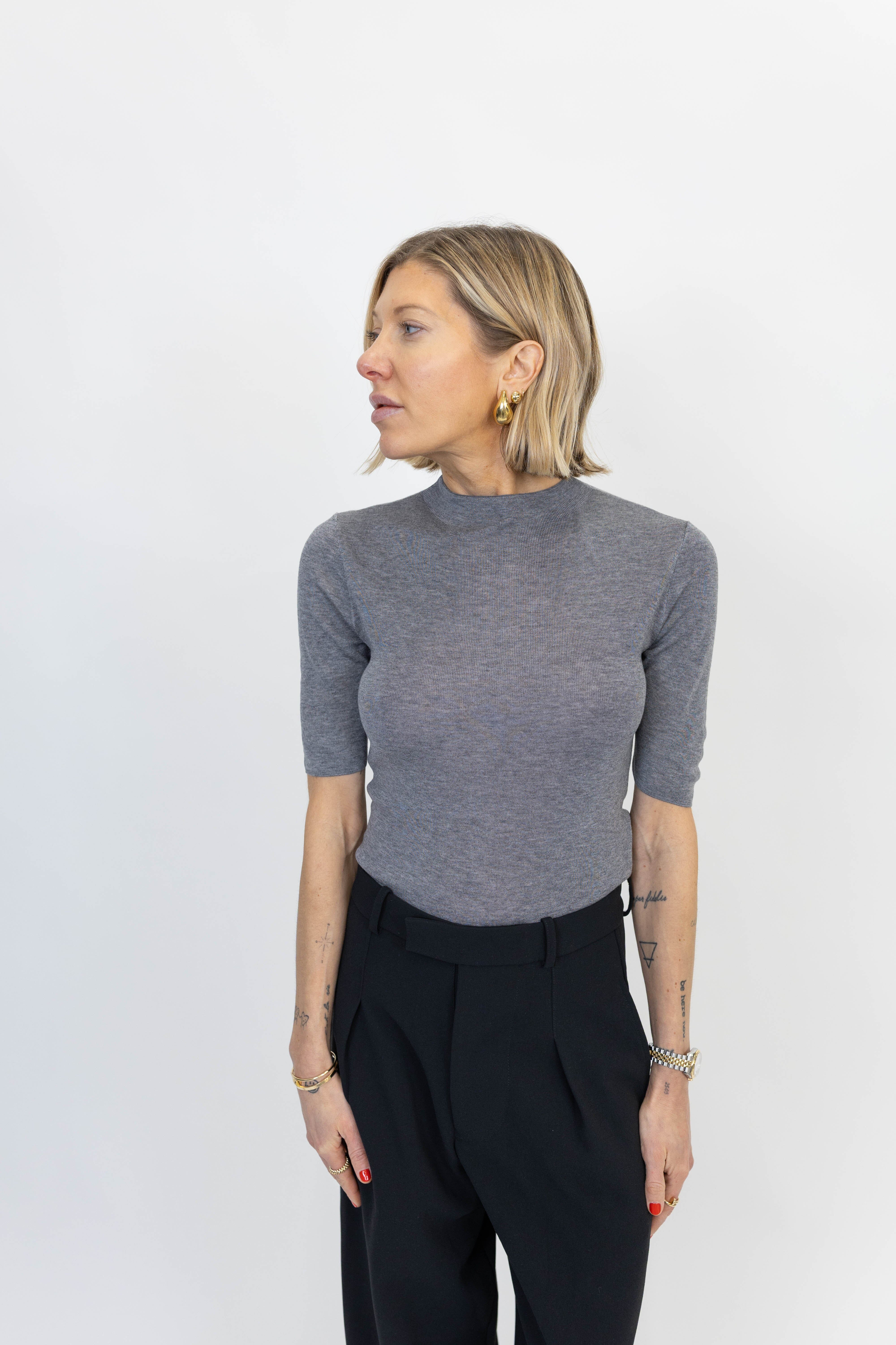 ASIA SS HIGH NECK IN MEDIUM GREY TOP GESTUZ