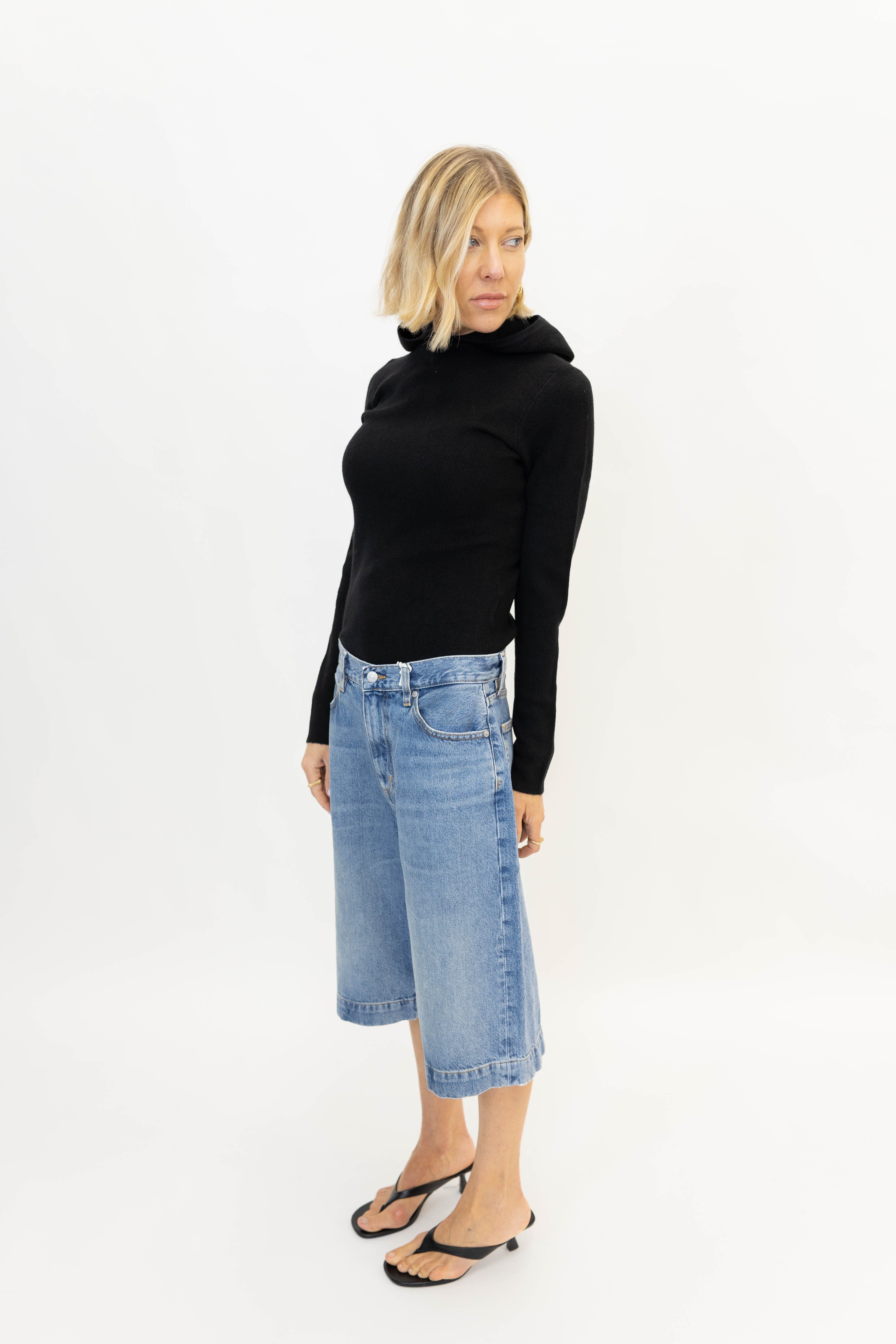 ALANIS HOOD KNIT IN BLACK KNIT OVAL SQUARE