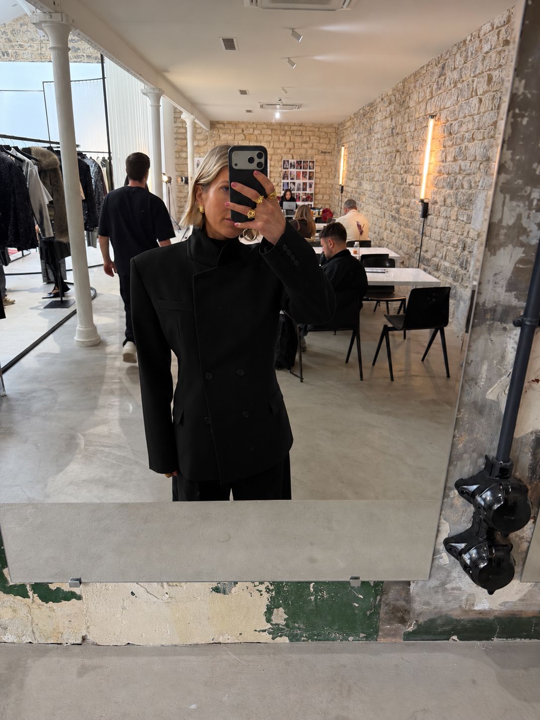 BLUFF JACKET IN BLACK JACKET IRO