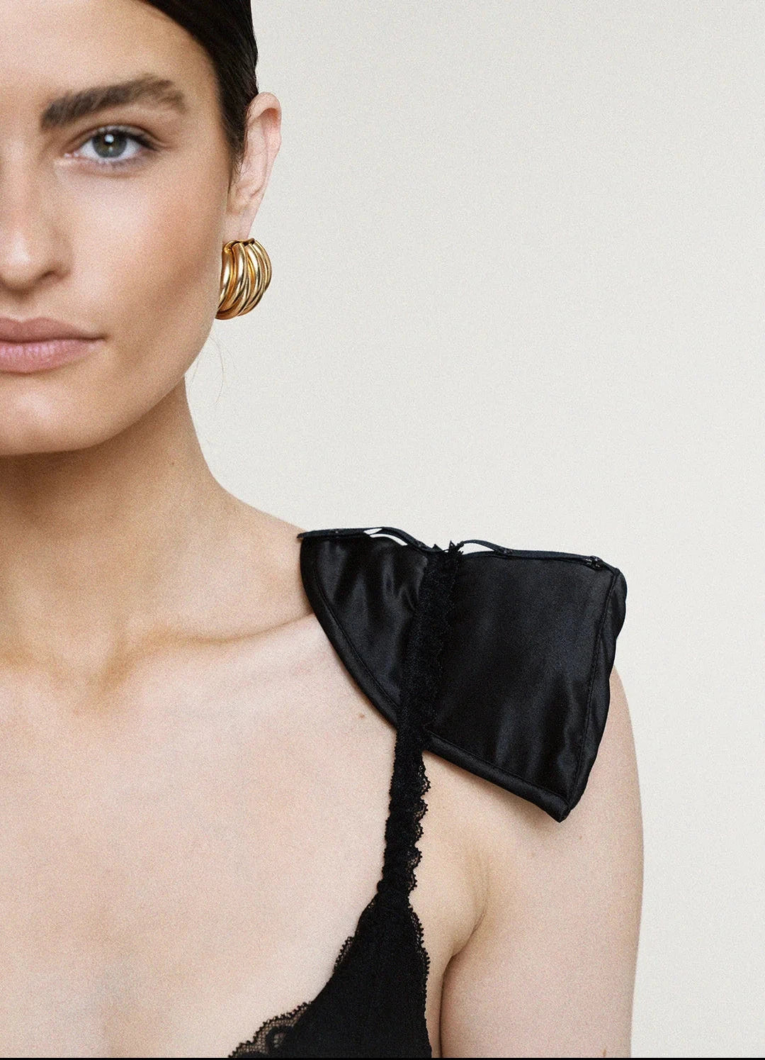 EPAULETTE IN BLACK EPAULETTE EPAULE