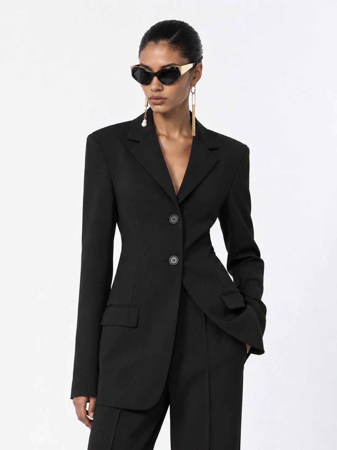 PALO BLAZER IN BLACK BLAZER .