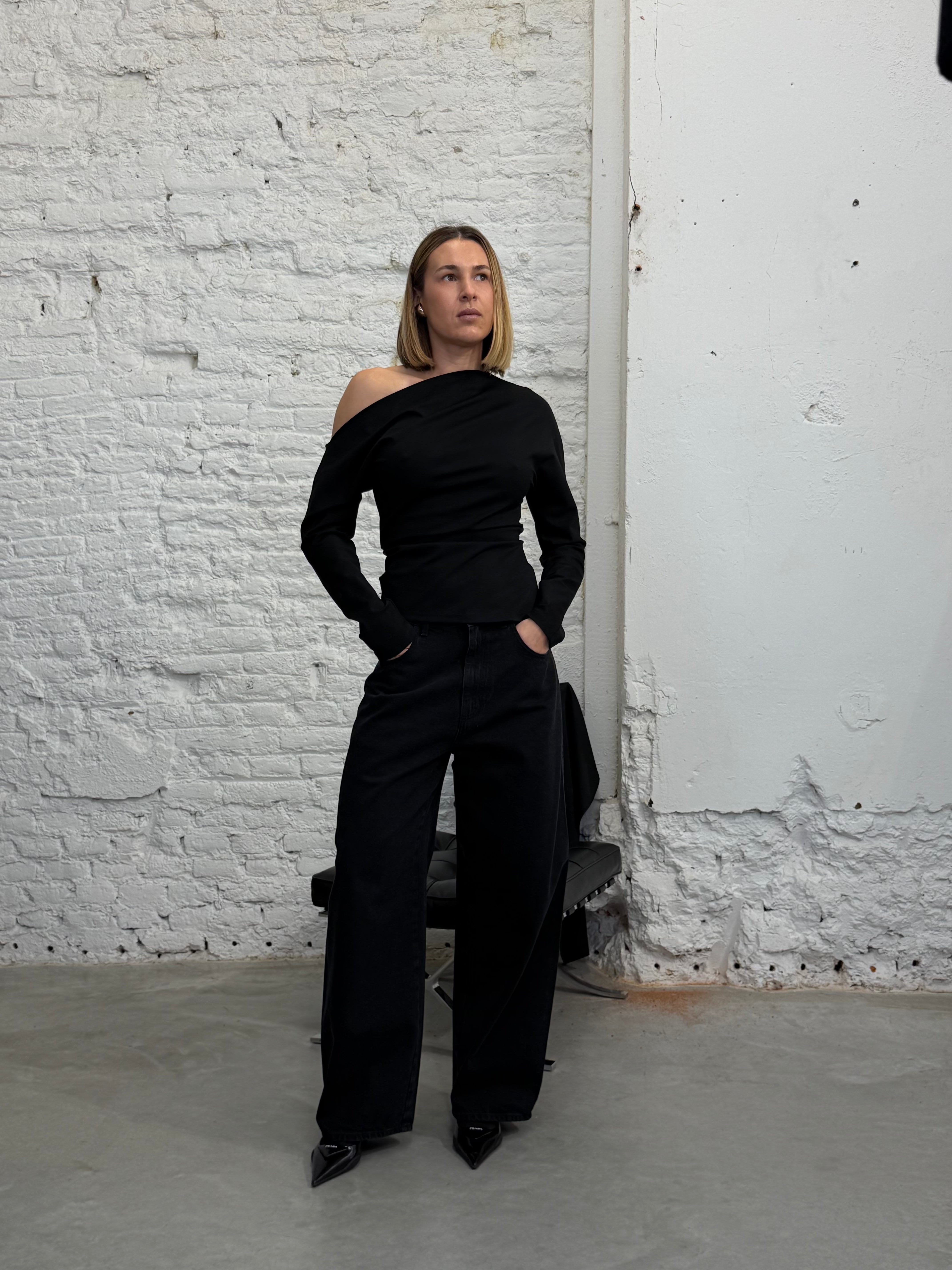 TWISTED JERSEY TOP IN BLACK TOP ROHE