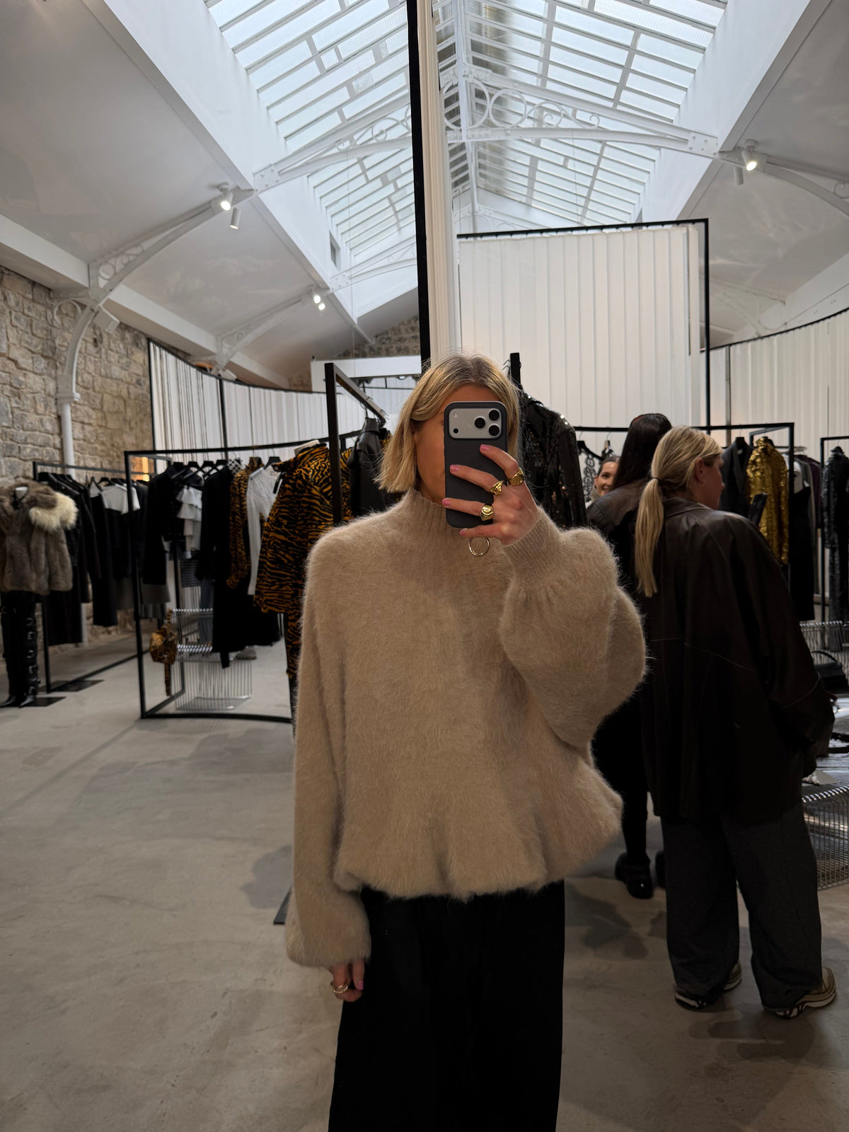 GROOVY KNIT IN SMOKY SAND KNIT IRO