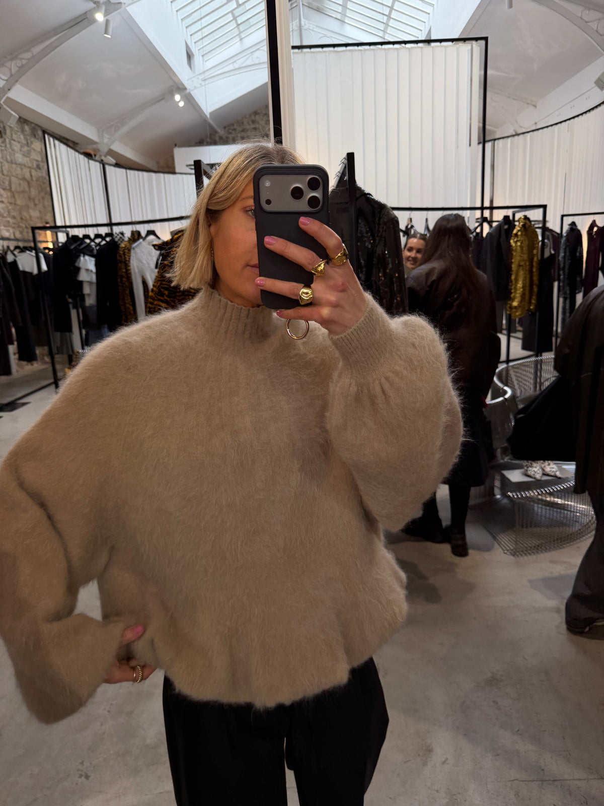 GROOVY KNIT IN SMOKY SAND KNIT IRO