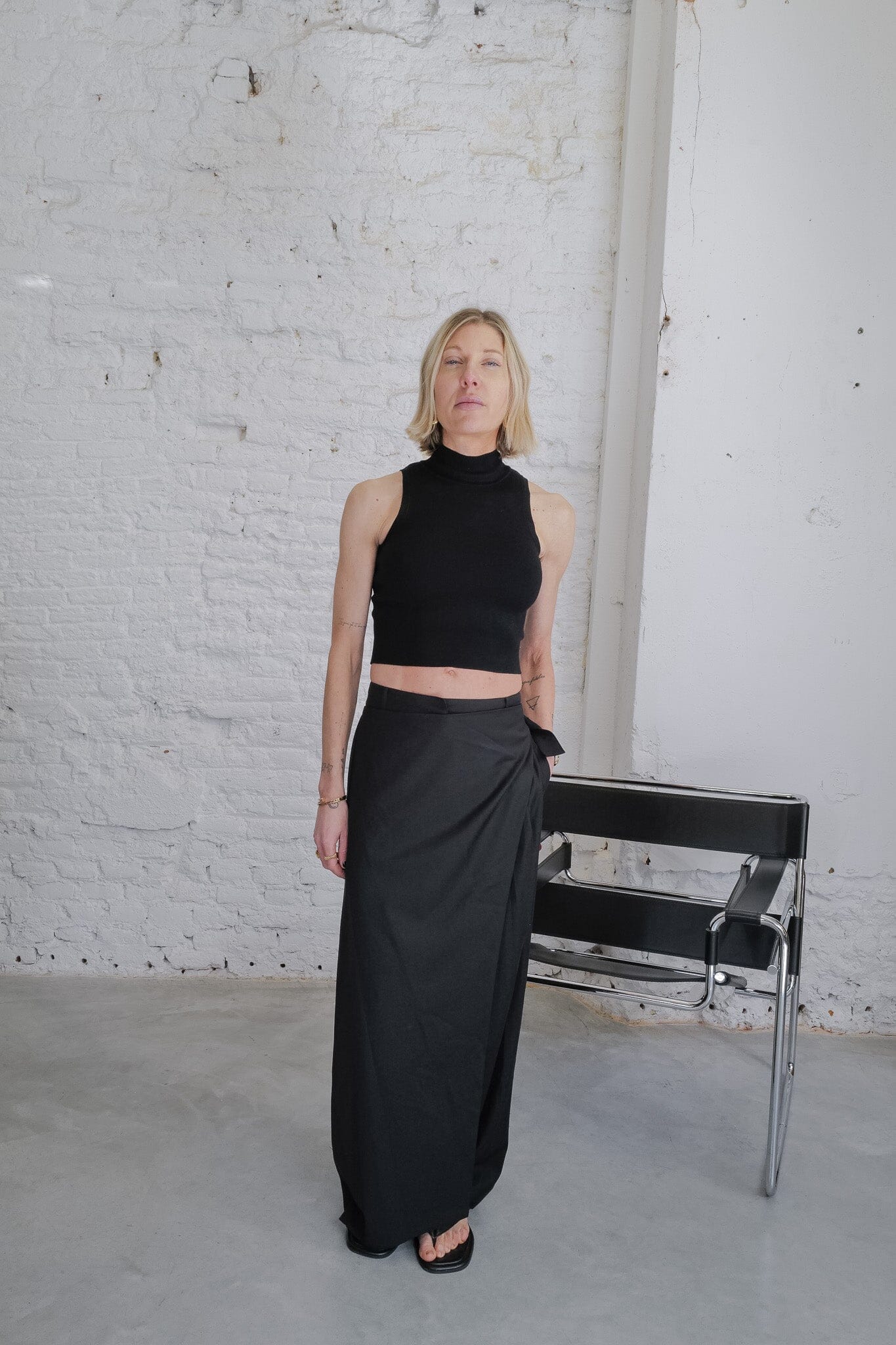 TARY SLEEVELESS TURTLENECK CROP TOP TOP KURE