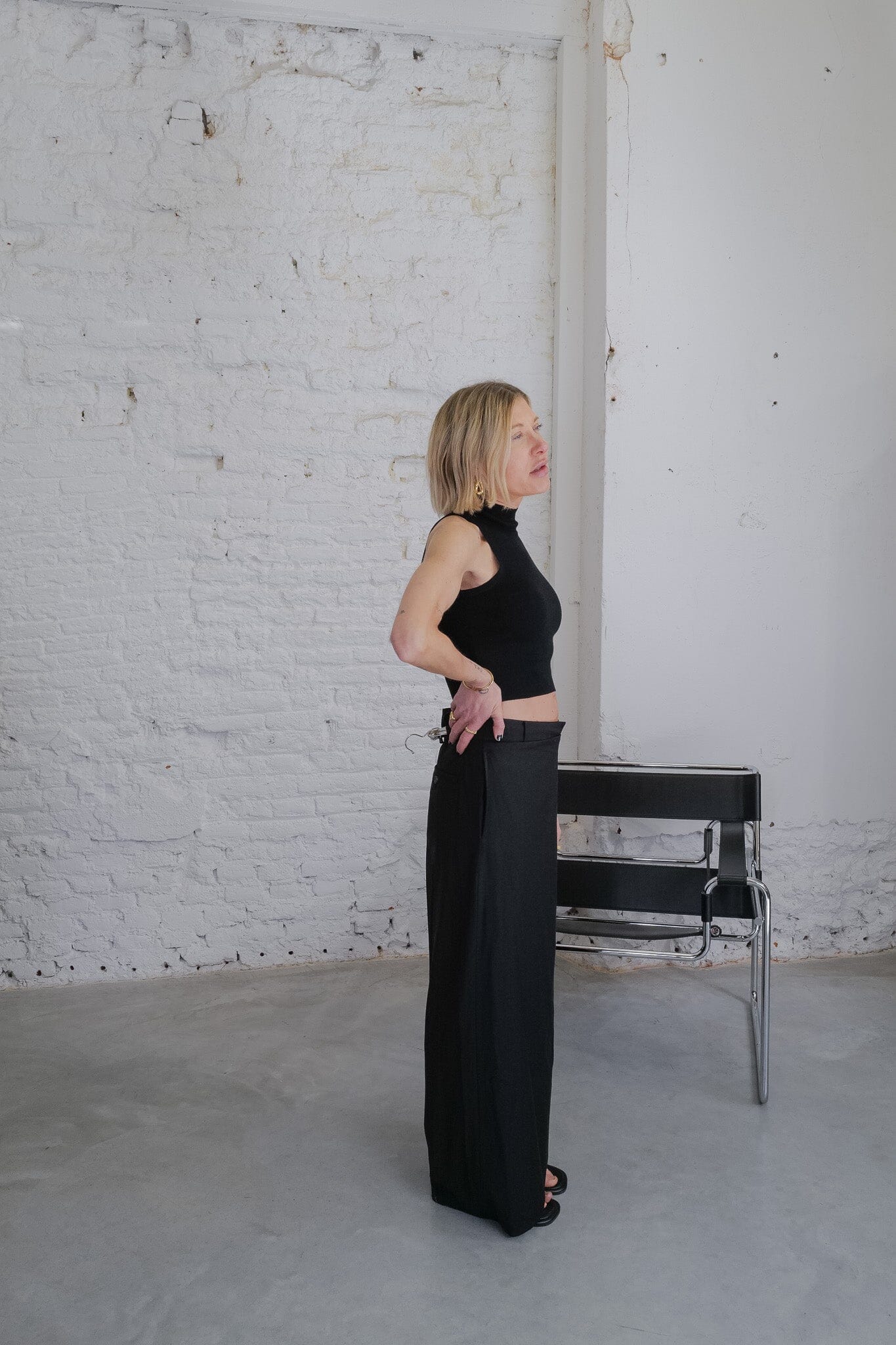 TARY SLEEVELESS TURTLENECK CROP TOP TOP KURE