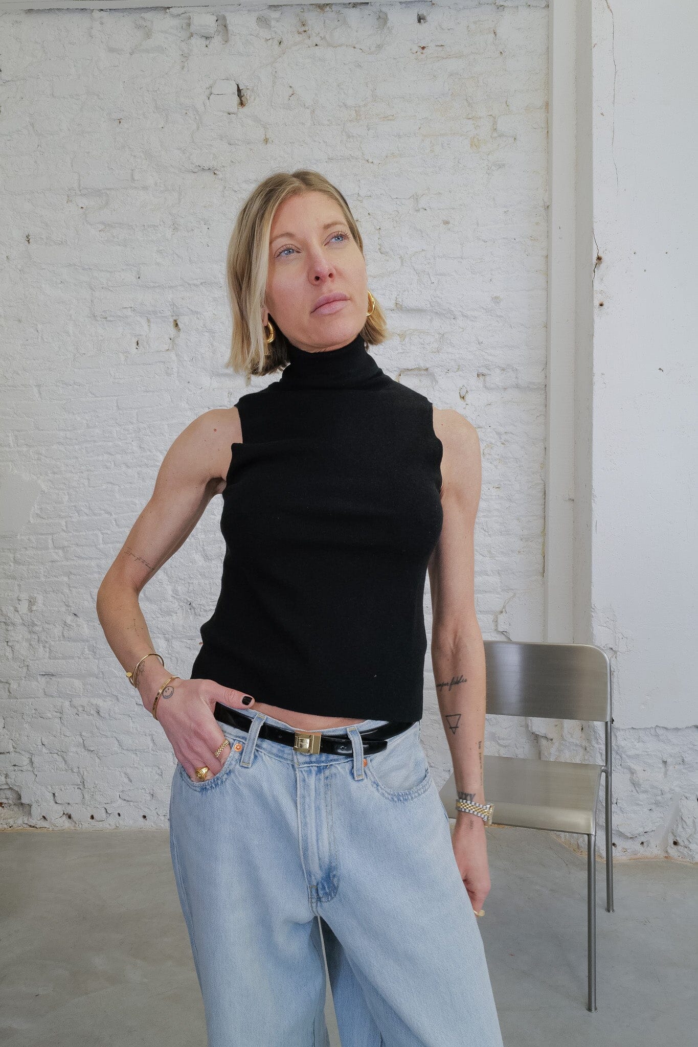 KAYLA SLEEVELESS KNITTED KNIT IN BLACK TOP KURE