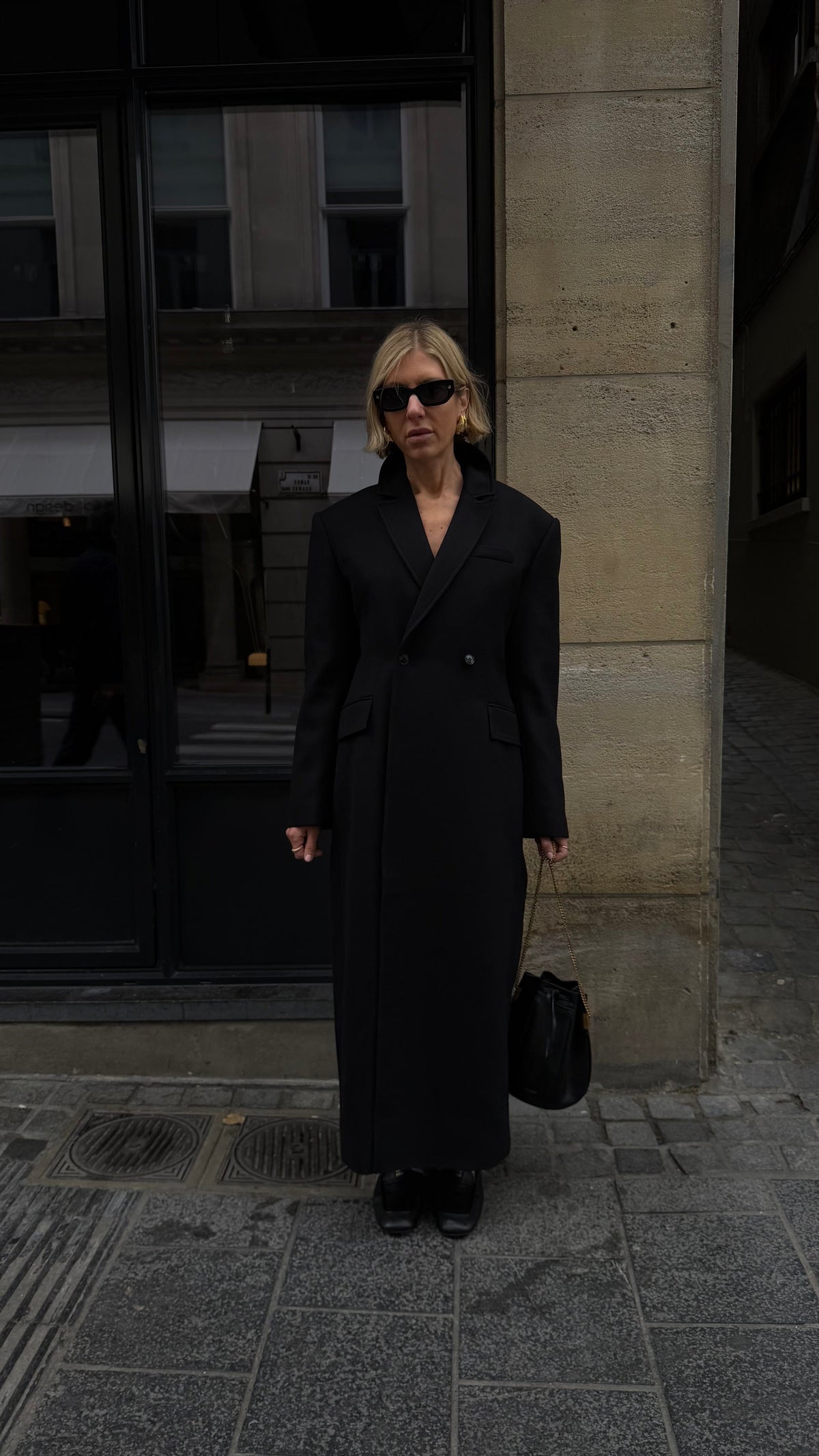 ULTRA DE LUXE FITTED COAT IN BLACK COAT HERSKIND 