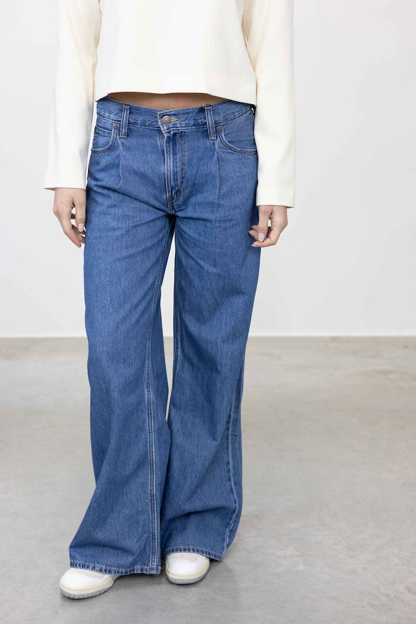 BAGGY DAD WIDE LEG JEANS IN CAUSE AND EFFECT JEANS LEVIS 