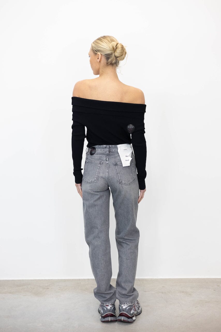 PEARL MOM JEANS IN GREY WASH EIGHT
