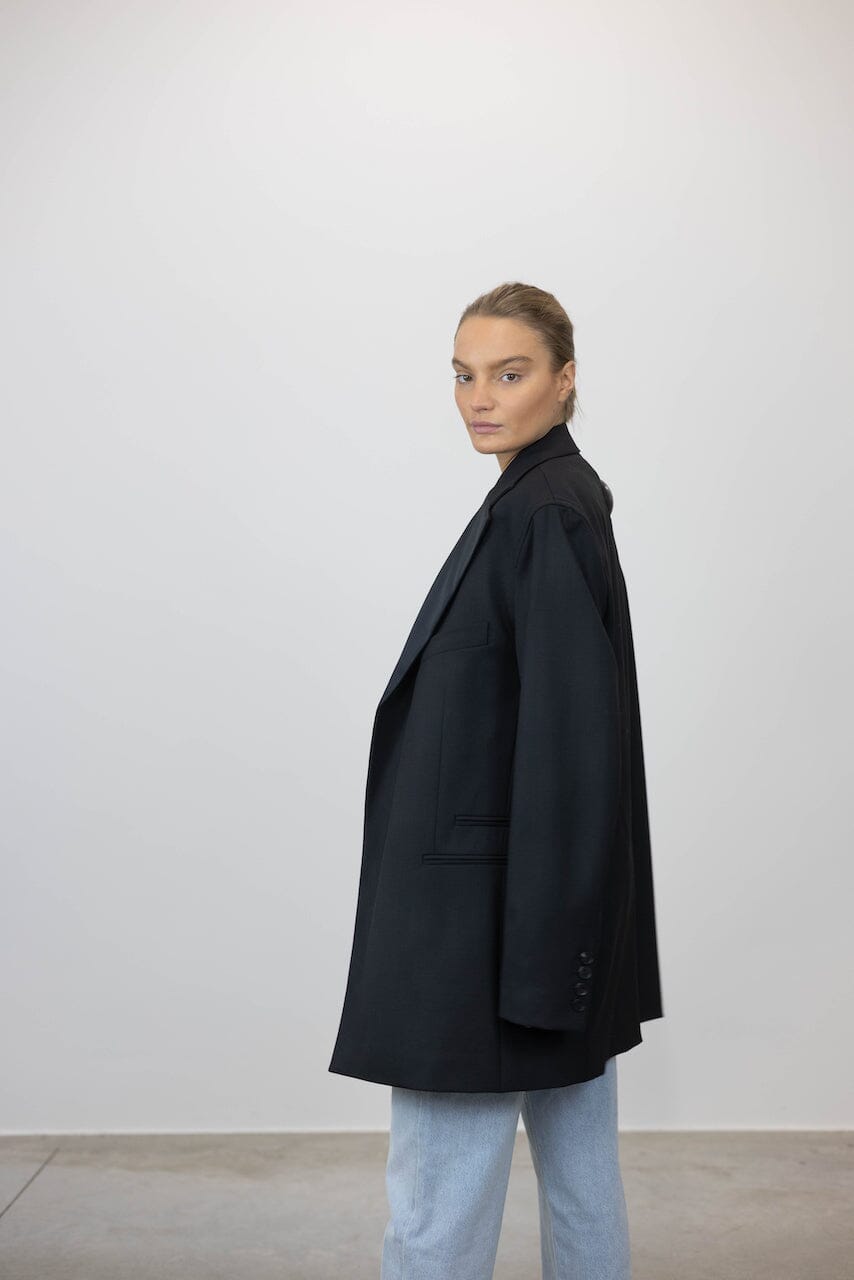 TAILORED WOOL BLAZER WITH STRUCTURED SHOULDERS BLAZER GAUCHERE 