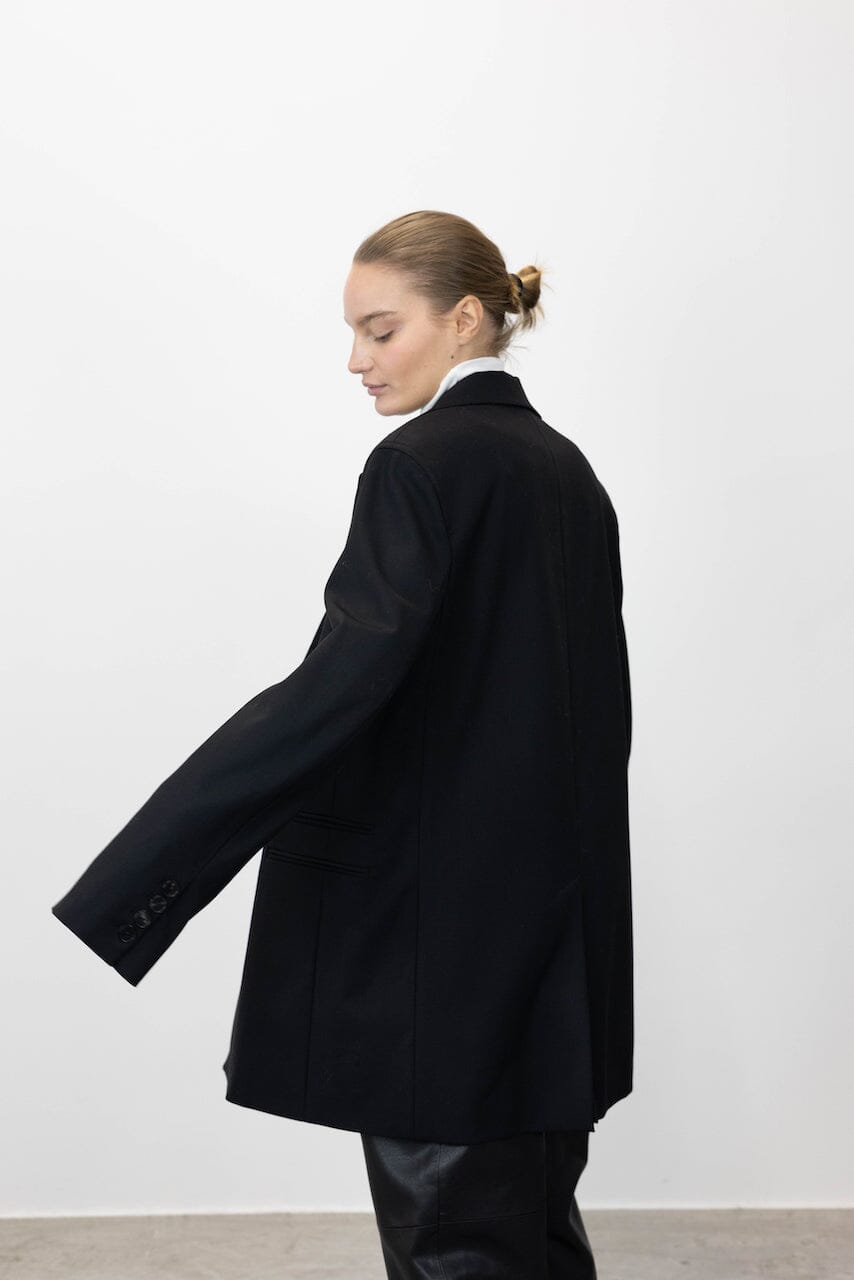 TAILORED WOOL BLAZER WITH STRUCTURED SHOULDERS BLAZER GAUCHERE 