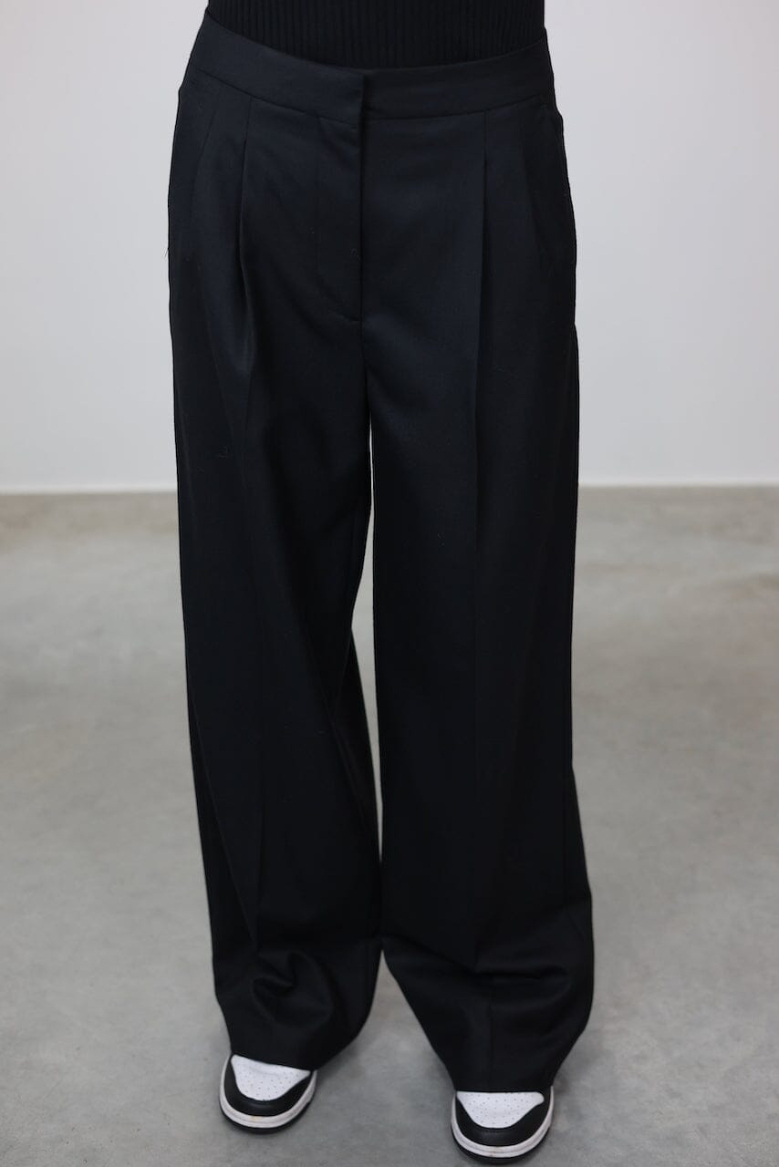 VIKTOR LOOSE FIT TAILORED PANTS PANTS ONE&OTHER 