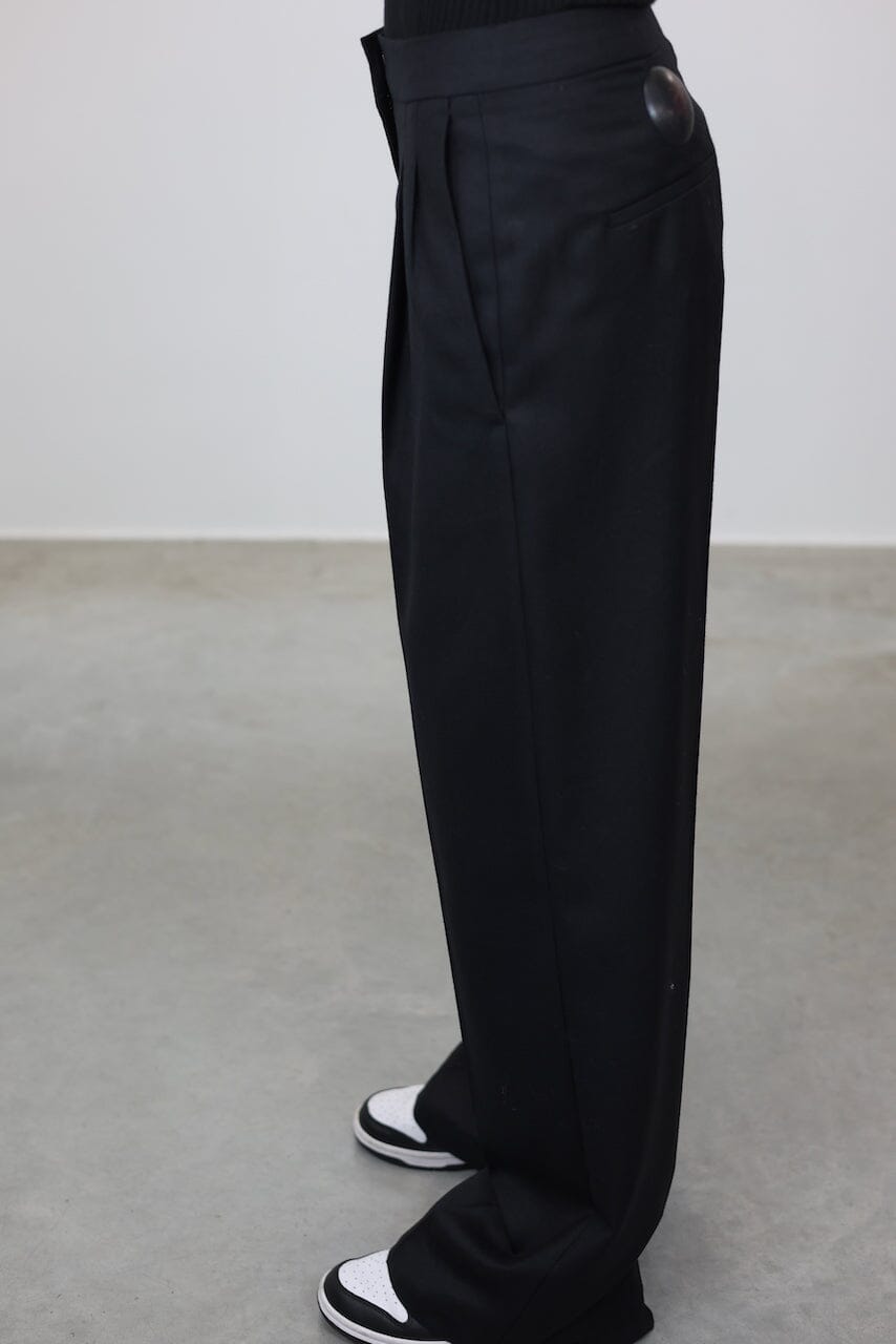 VIKTOR LOOSE FIT TAILORED PANTS PANTS ONE&OTHER 