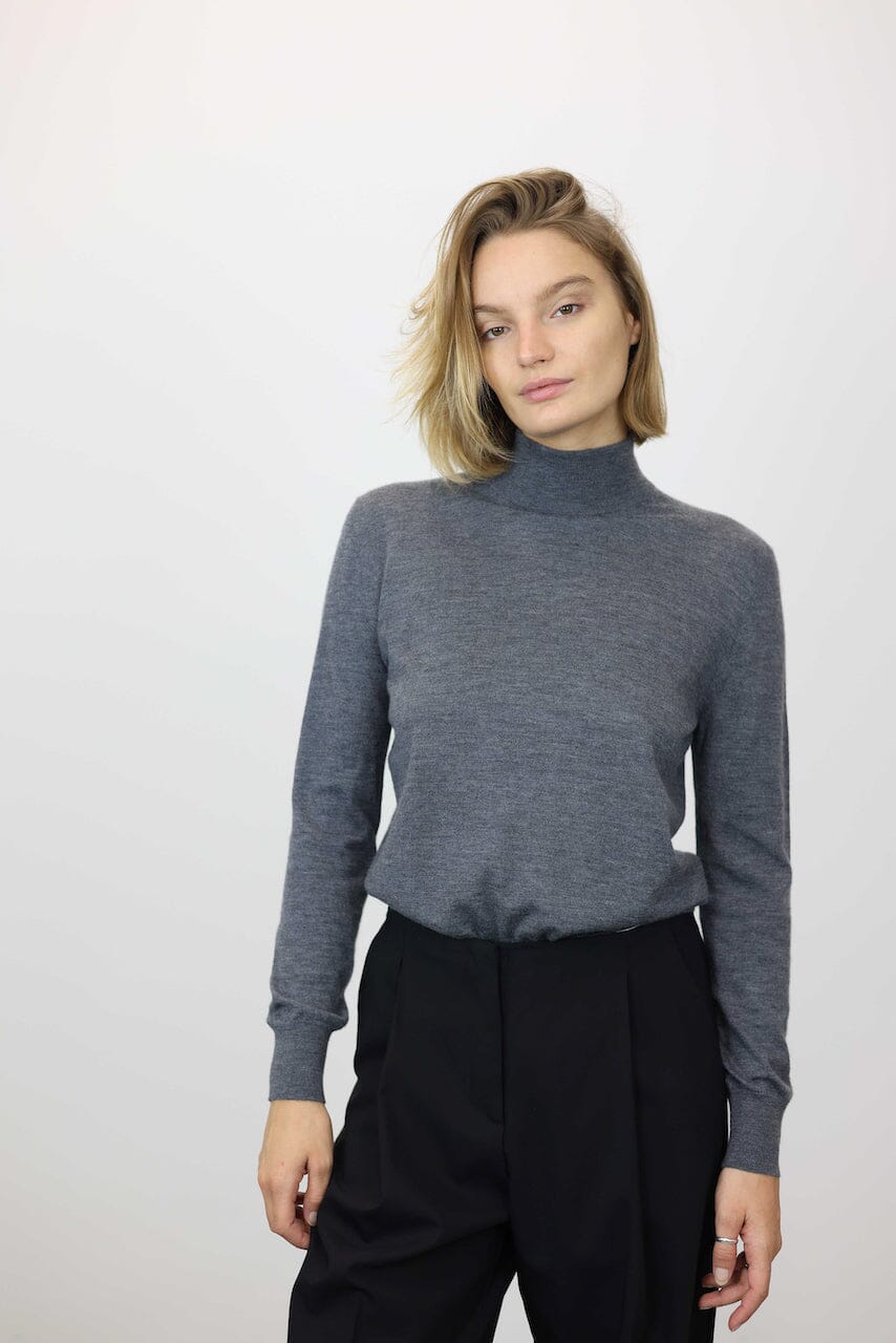 OPHELIA CASHMERE TURTLENECK SWEATER IN GRAPHITE SWEATER LISA YANG 