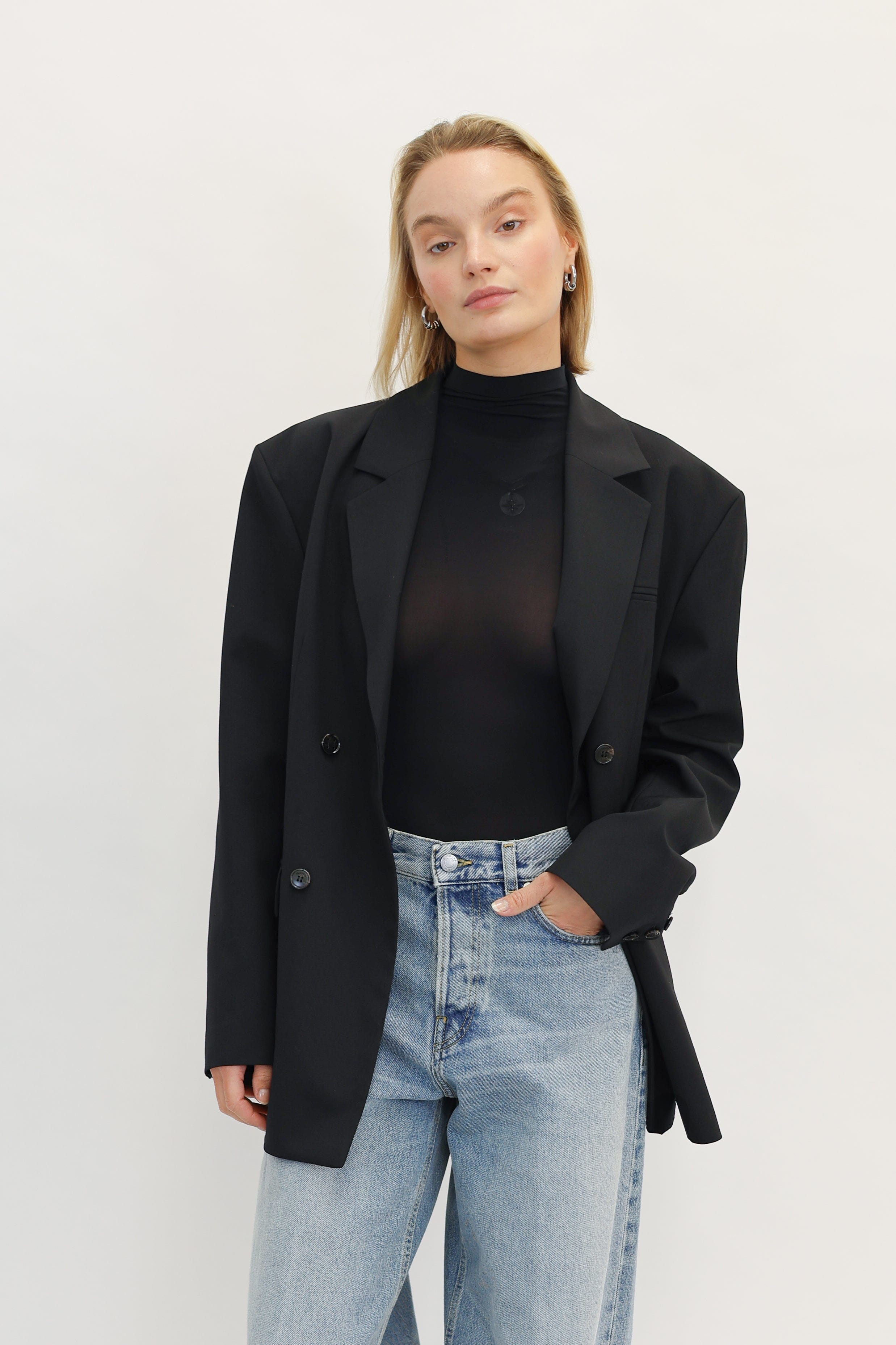 DIANTE BLAZER IN BLACK BLAZER NANUSHKA 