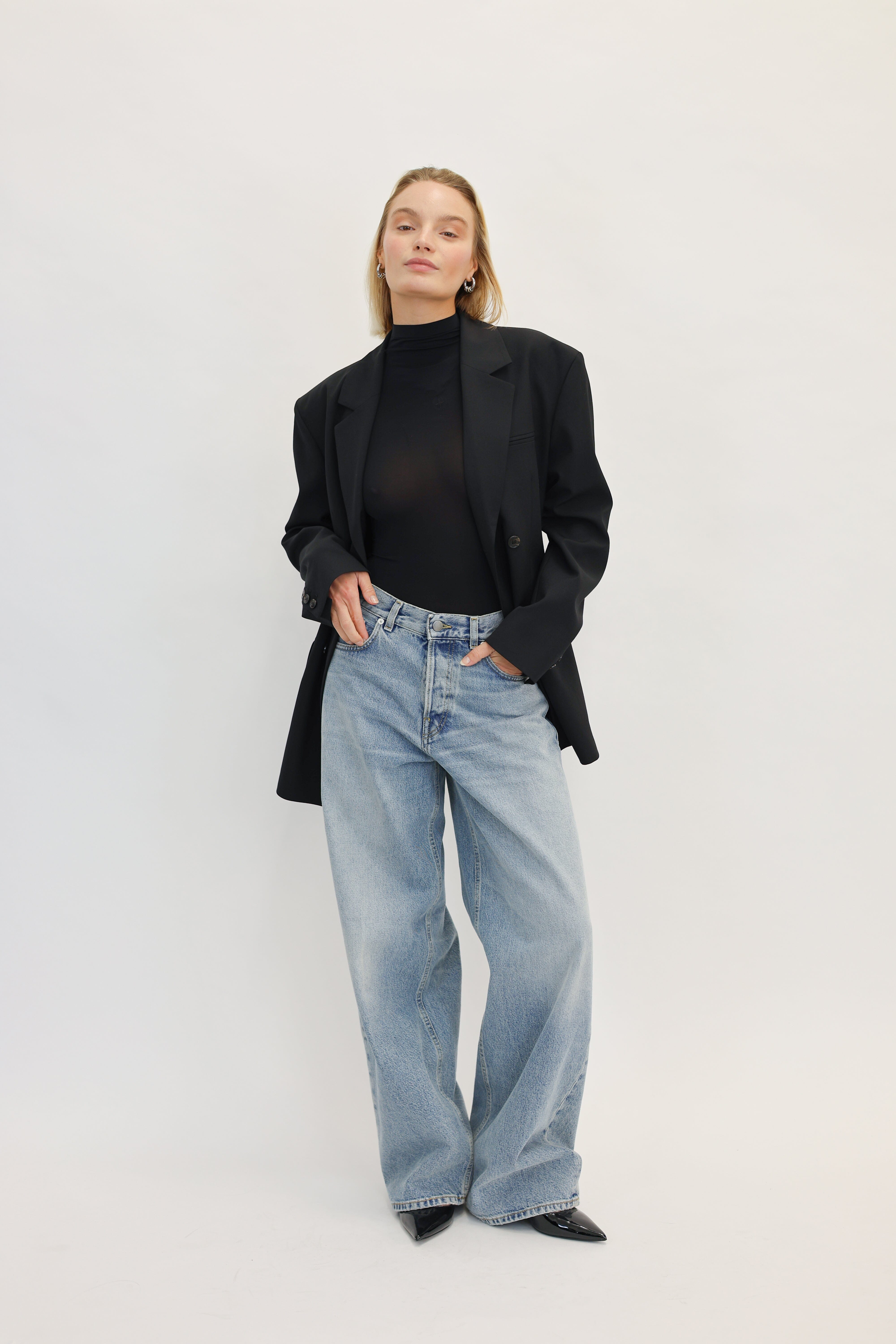 DIANTE BLAZER IN BLACK BLAZER NANUSHKA 