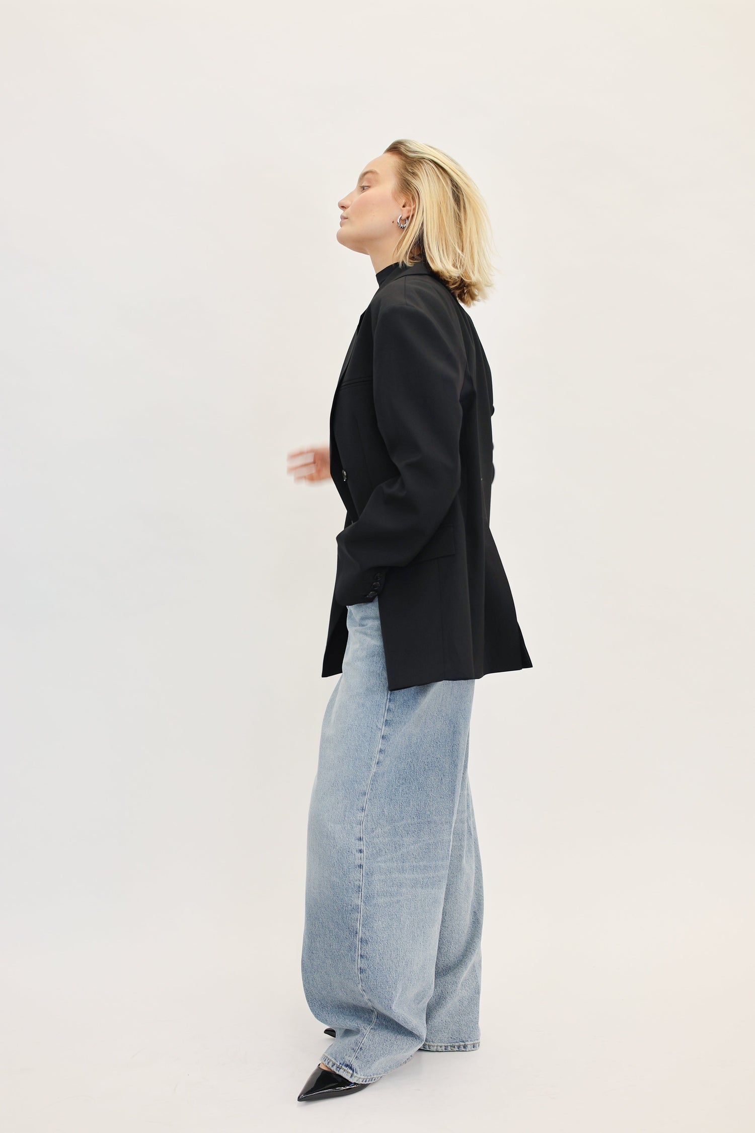 DIANTE BLAZER IN BLACK BLAZER NANUSHKA 