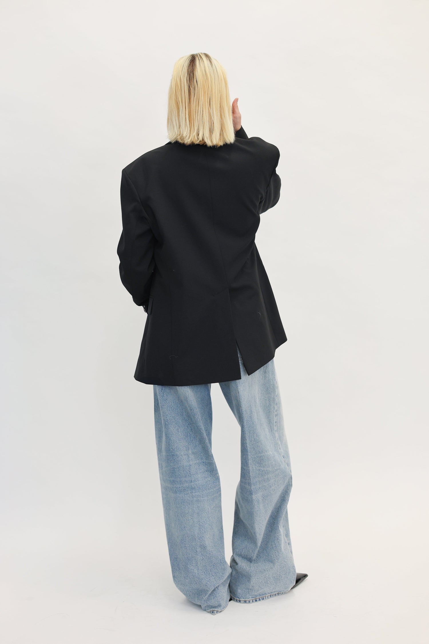 DIANTE BLAZER IN BLACK BLAZER NANUSHKA 