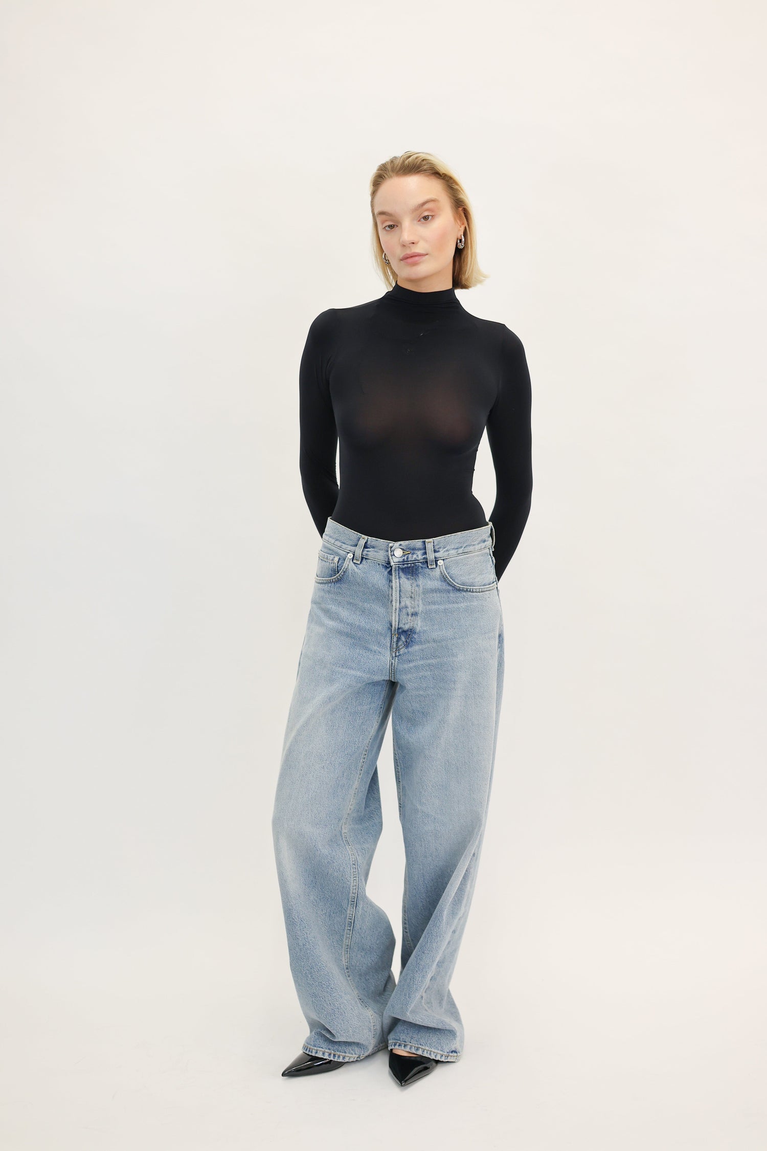 BUENOS AIRES LONG SLEEVE STRING BODY IN BLACK BODY WOLFORD 