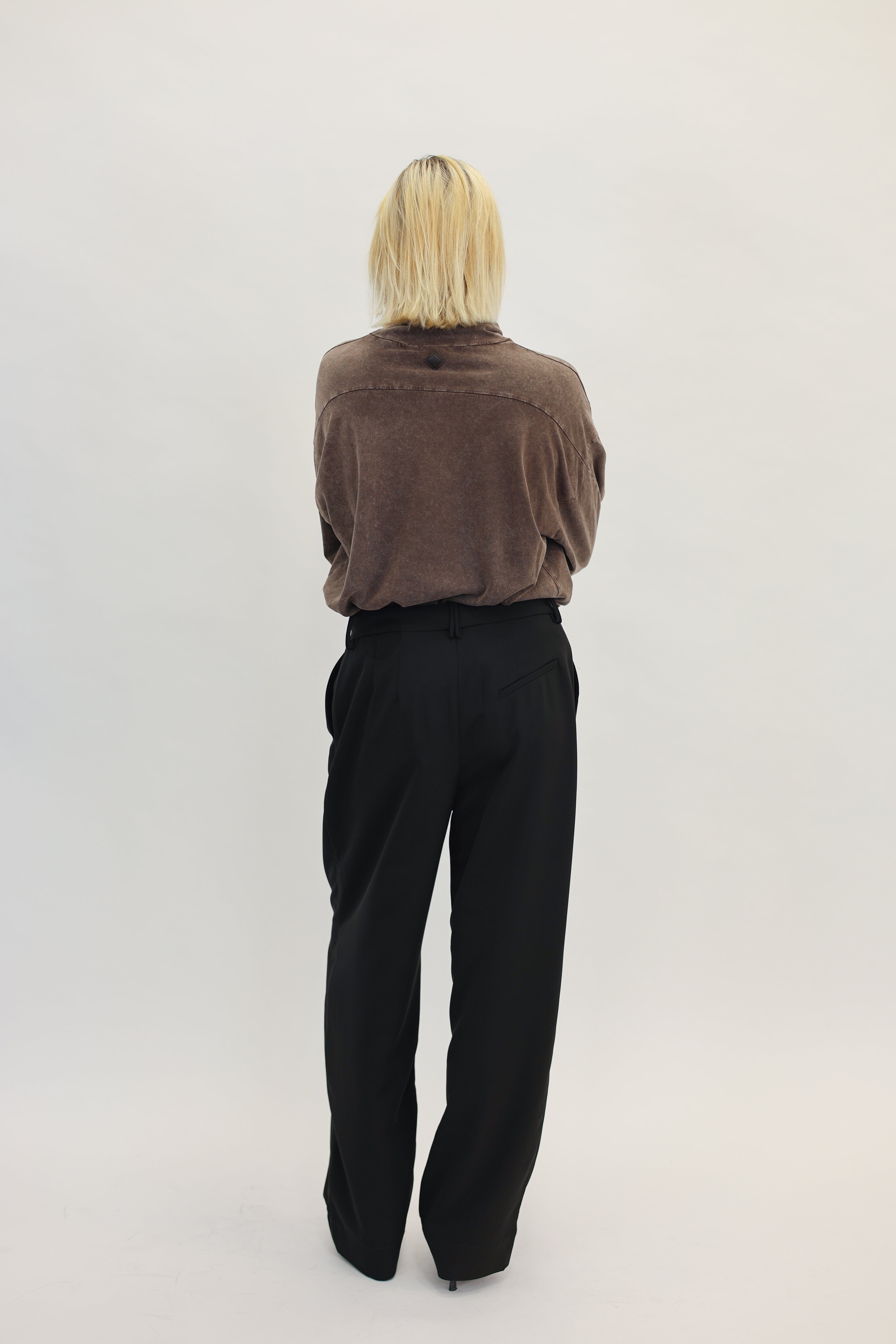 LIGHT TWILL SUITING RELAXED PLEATED PANTS IN BLACK – KURE