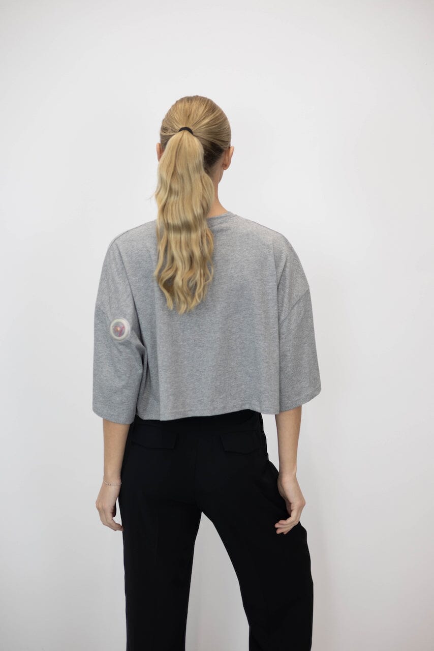 TOBIAS CROPPED TEE IN GREY TEE KURE 