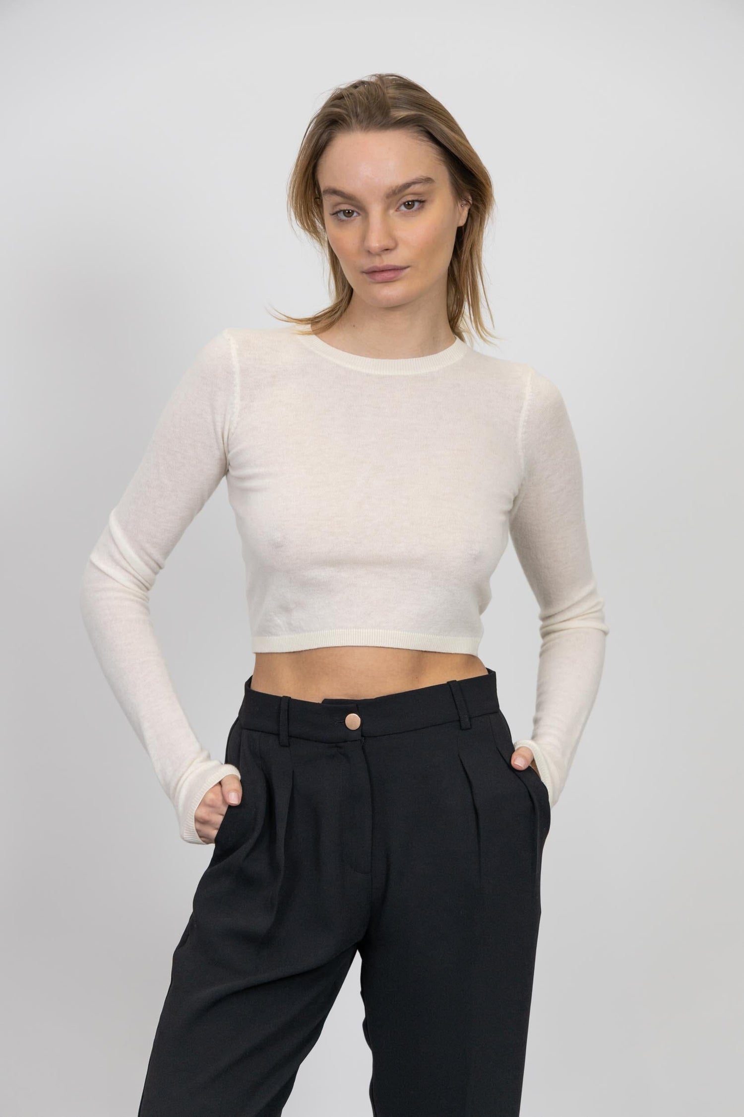 HAYLEE CROPKNIT IN IVORY SHIRT . 