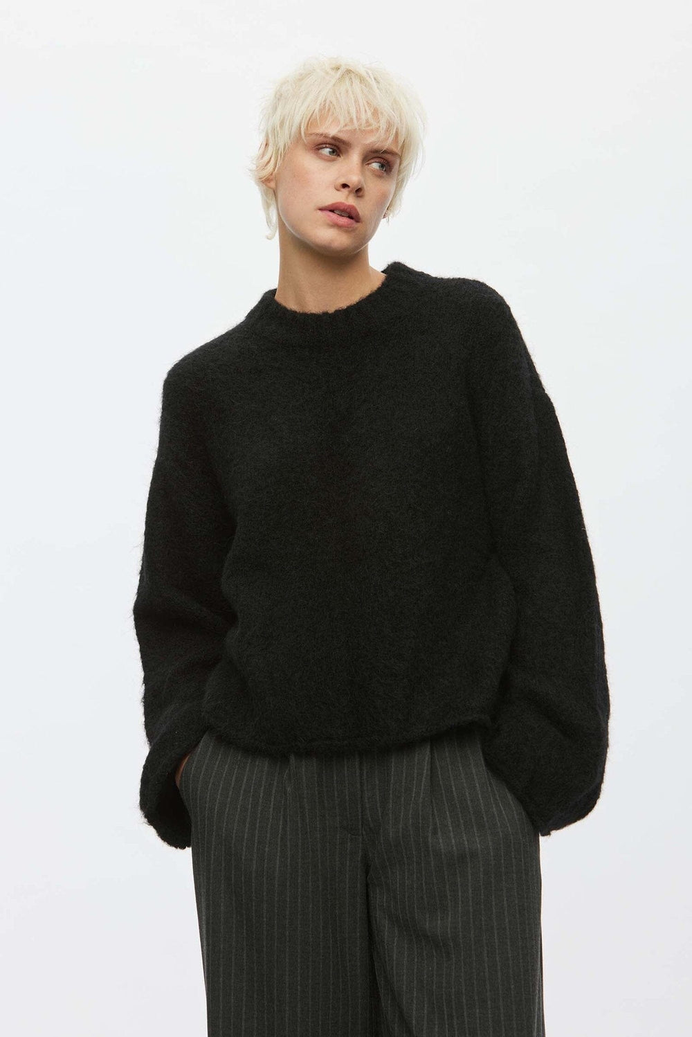 CULT KNIT O-NECK KNIT OVAL SQUARE 