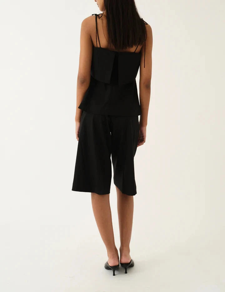 GRAND TOP IN BLACK TOP THE GARMENT 