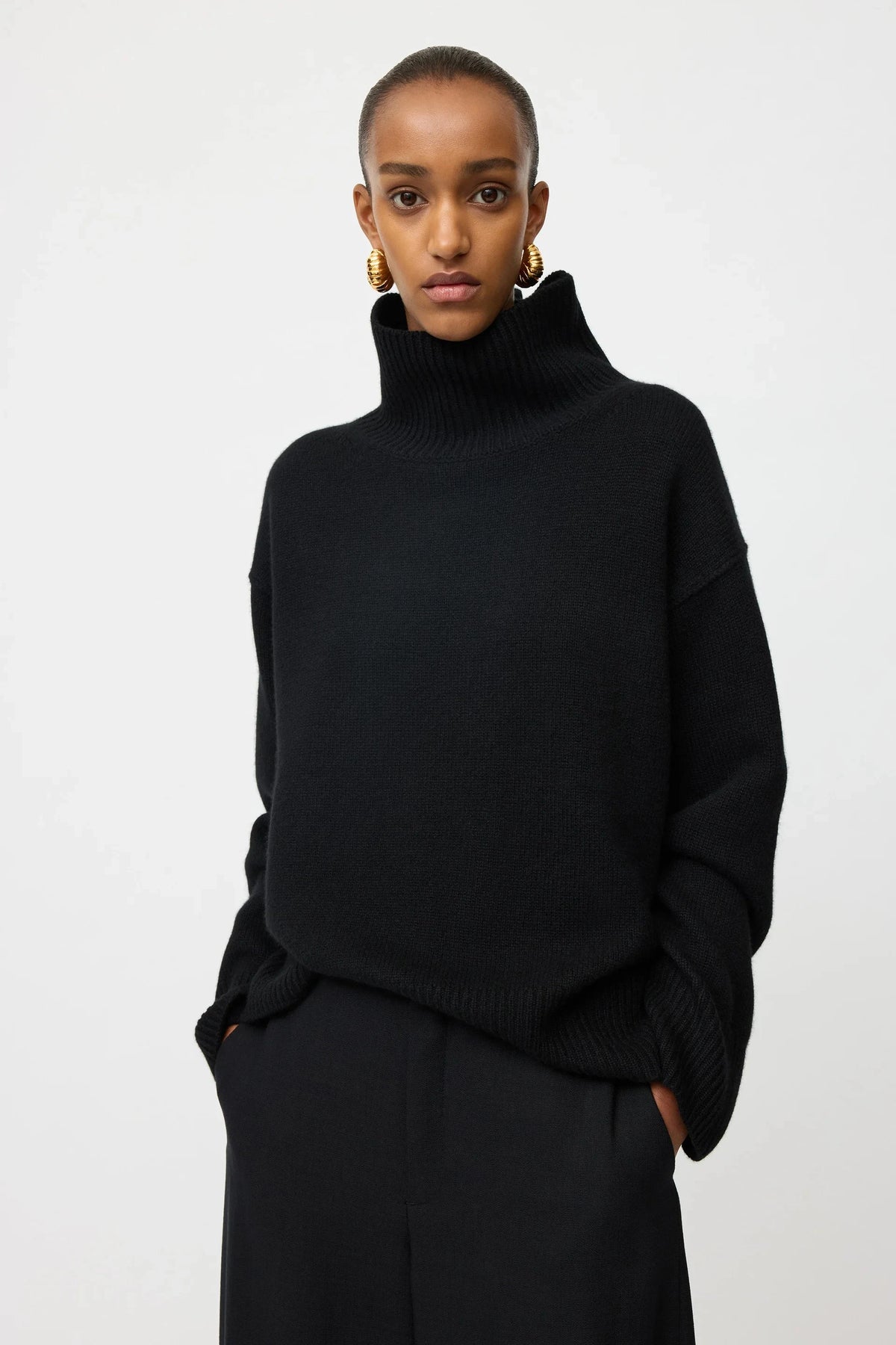 BOYFRIEND TURTLENECK IN BLACK KNIT SOFT GOAT 