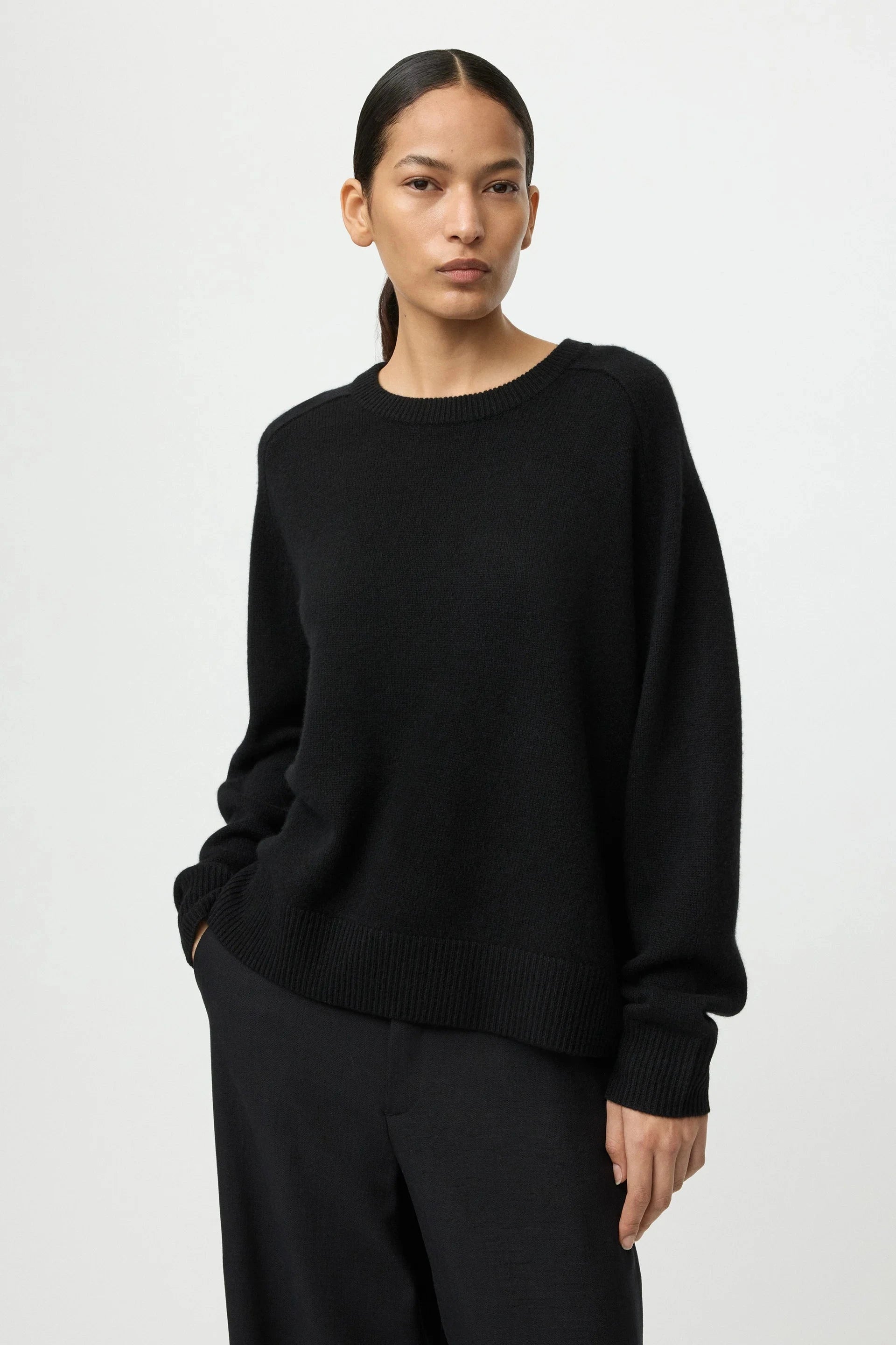 BOYFRIEND CREWNECK IN BLACK KNIT SOFT GOAT 
