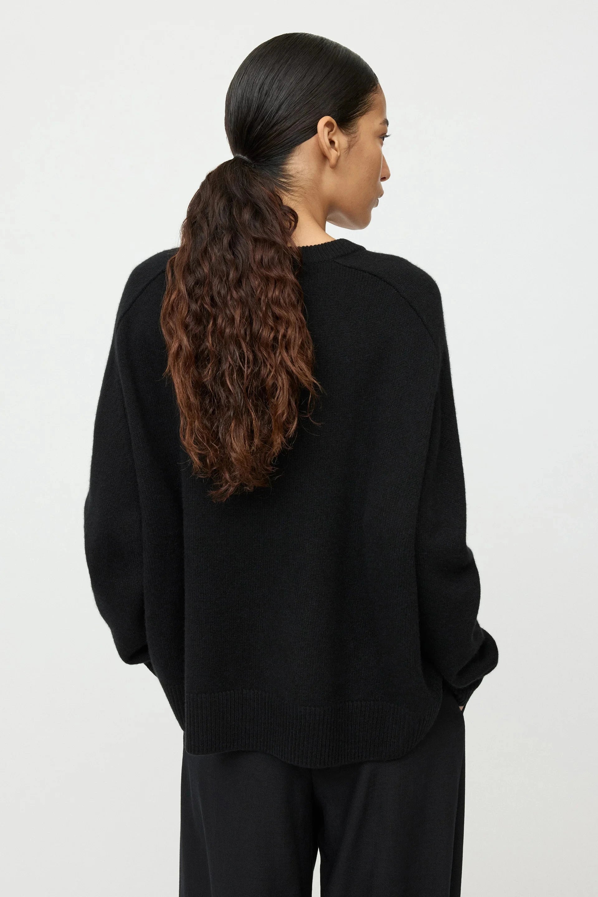 BOYFRIEND CREWNECK IN BLACK KNIT SOFT GOAT 
