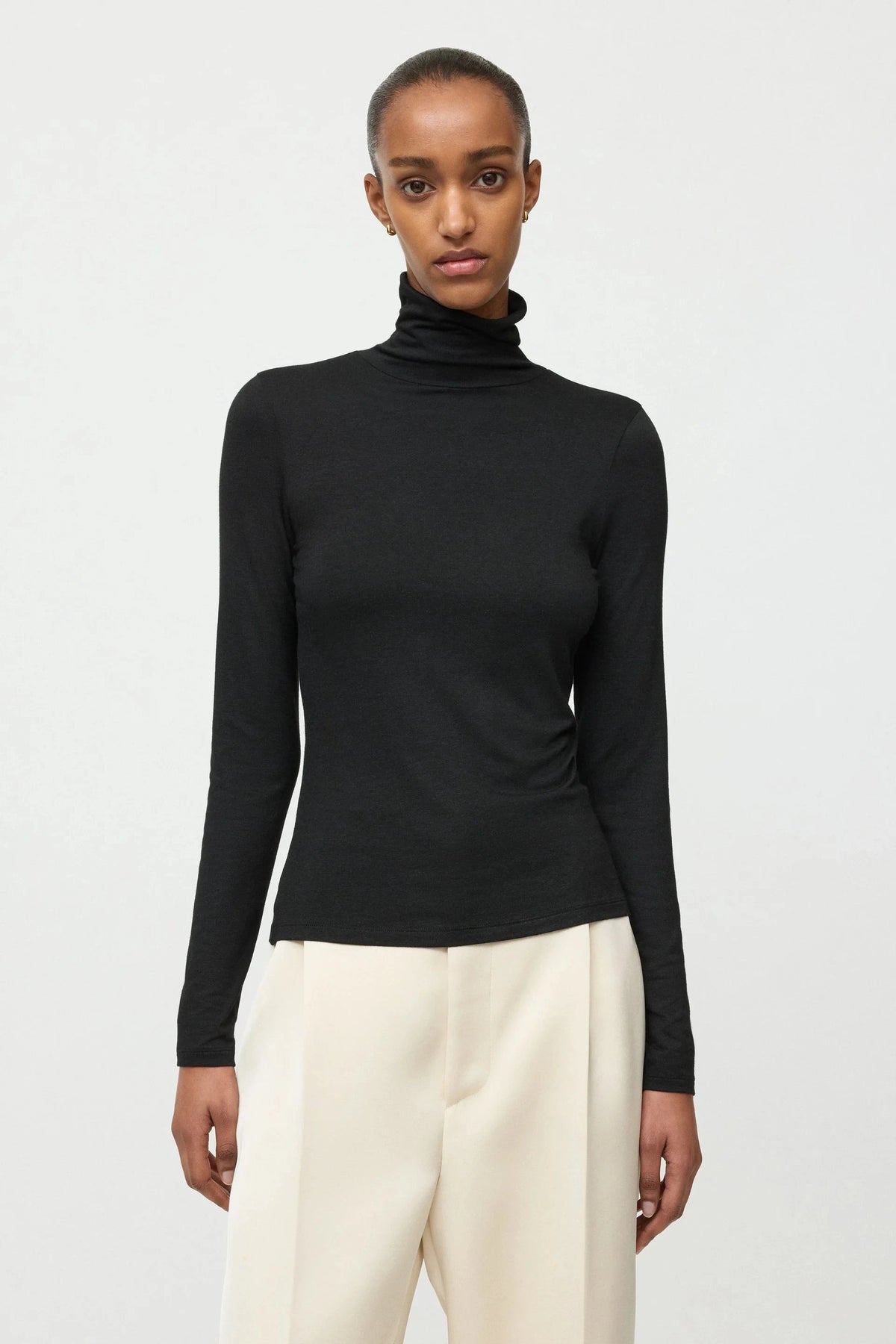LIGHTWEIGHT JERSEY TURTLENECK IN BLACK KNIT SOFT GOAT 