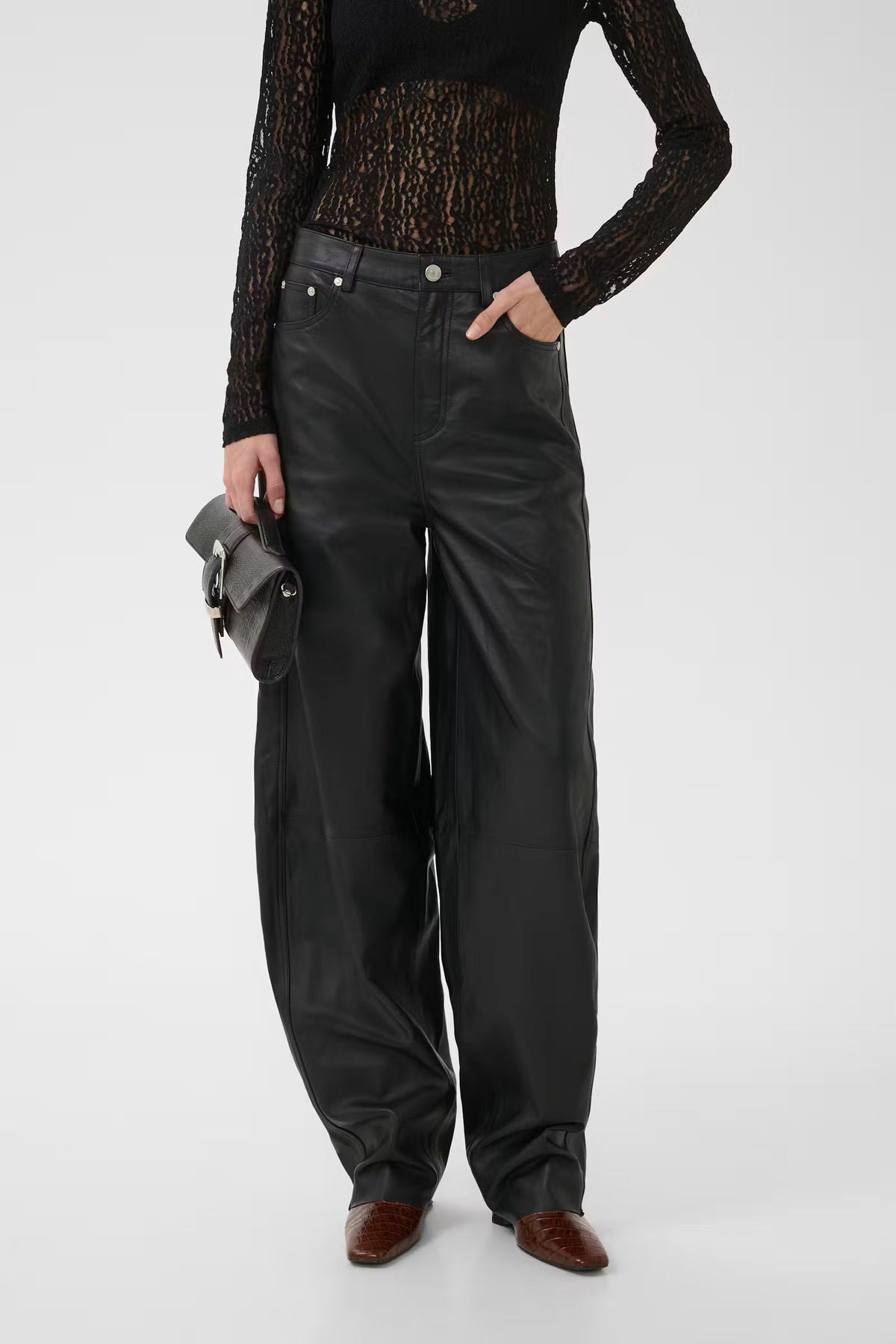 CHAELA BALLOON PANTS IN BLACK PANTS GESTUZ 