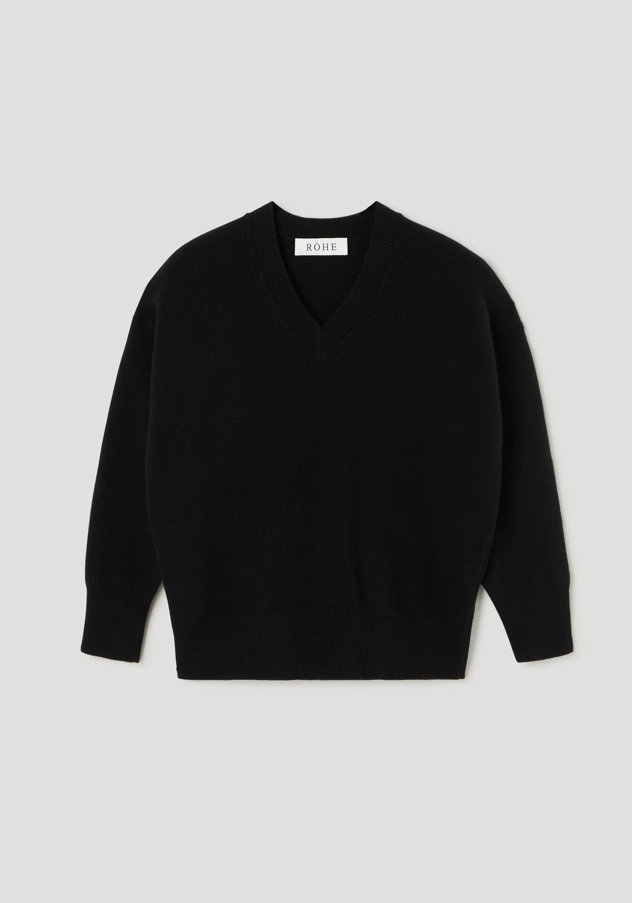 CLASSIC V-NECK JUMPER IN BLACK KNIT ROHE 
