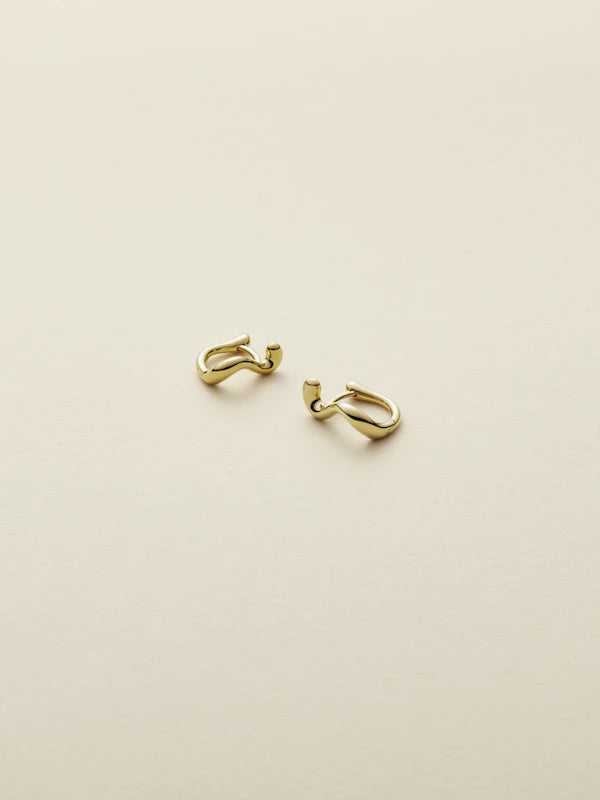 LOTUS 9 MM HUGGIE IN GOLD EARRING MARIA BLACK 