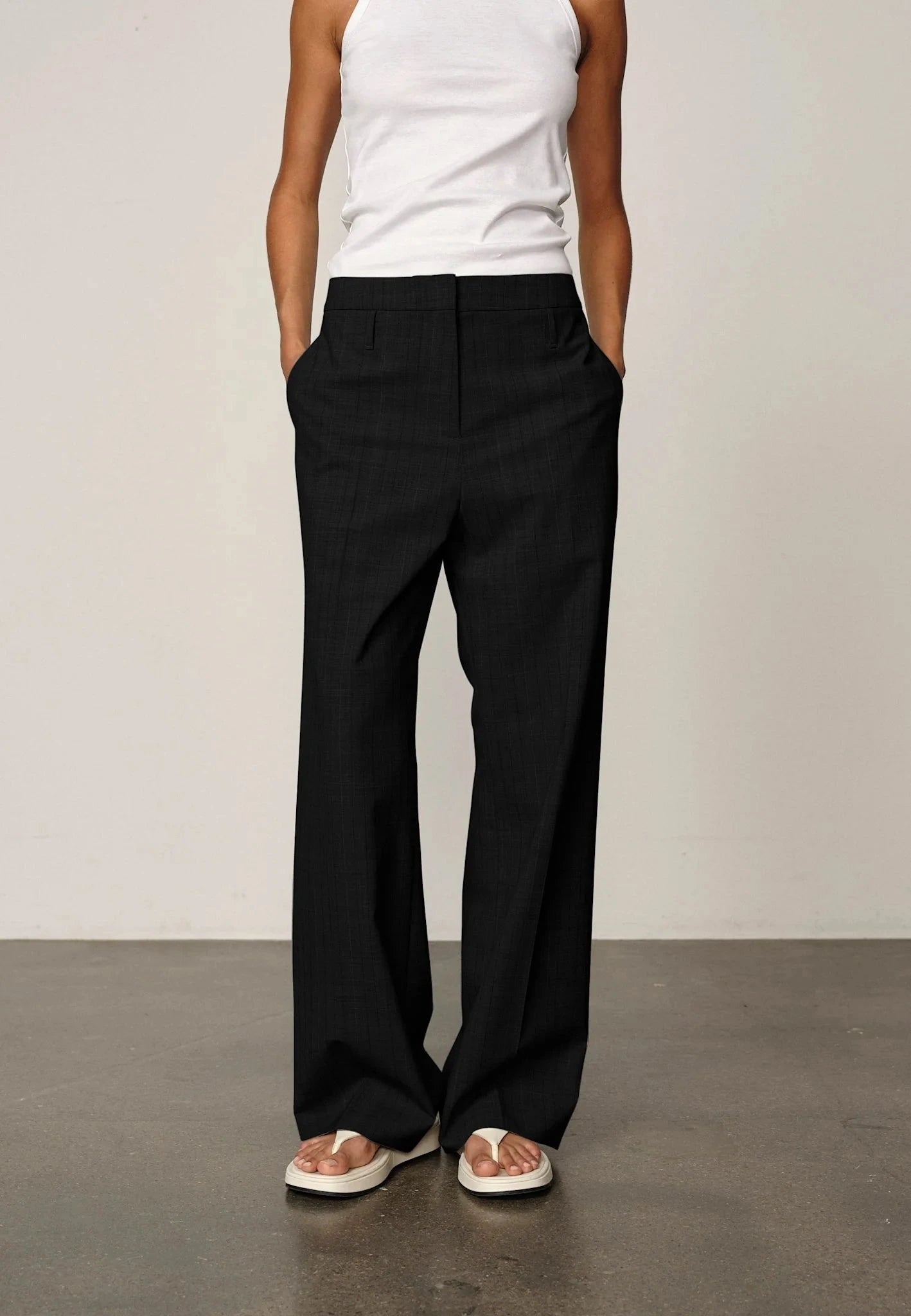 IVANO MID WAIST PANTS IN BLACK PANTS HERSKIND 
