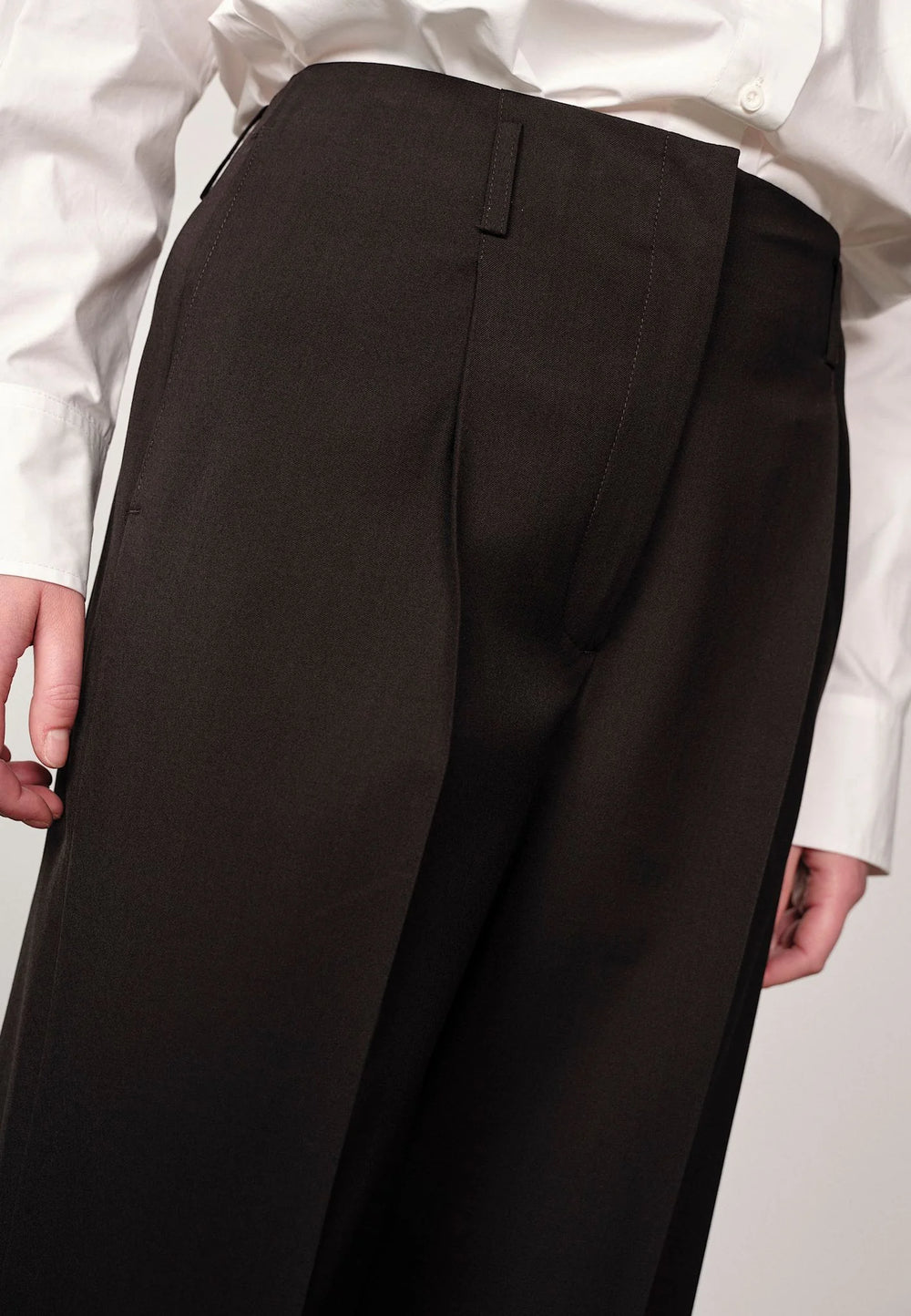 FELICIA MIDT WAIST PANTS IN BLACK