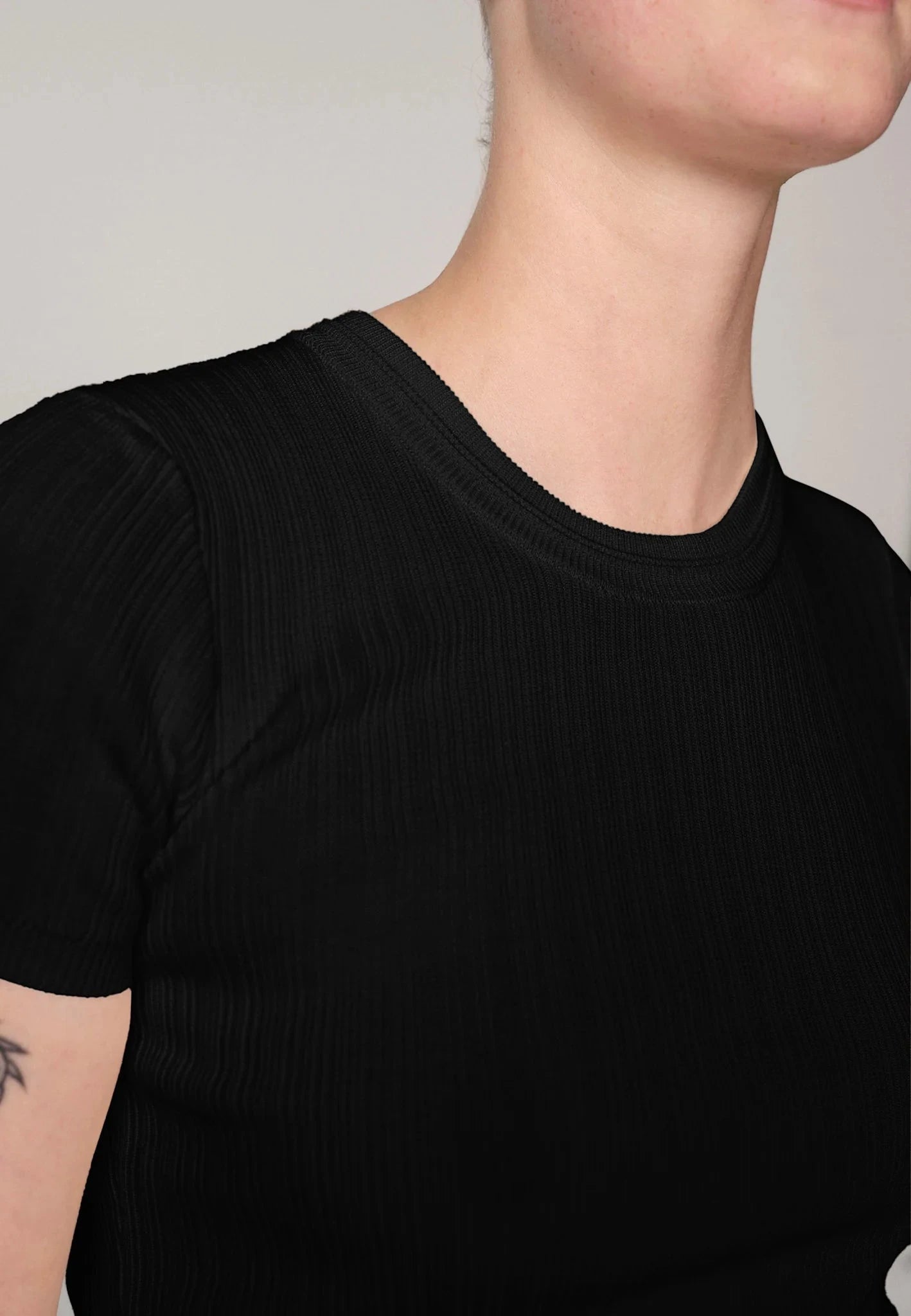 LEWIS KNIT TEE IN BLACK KNIT HERSKIND 