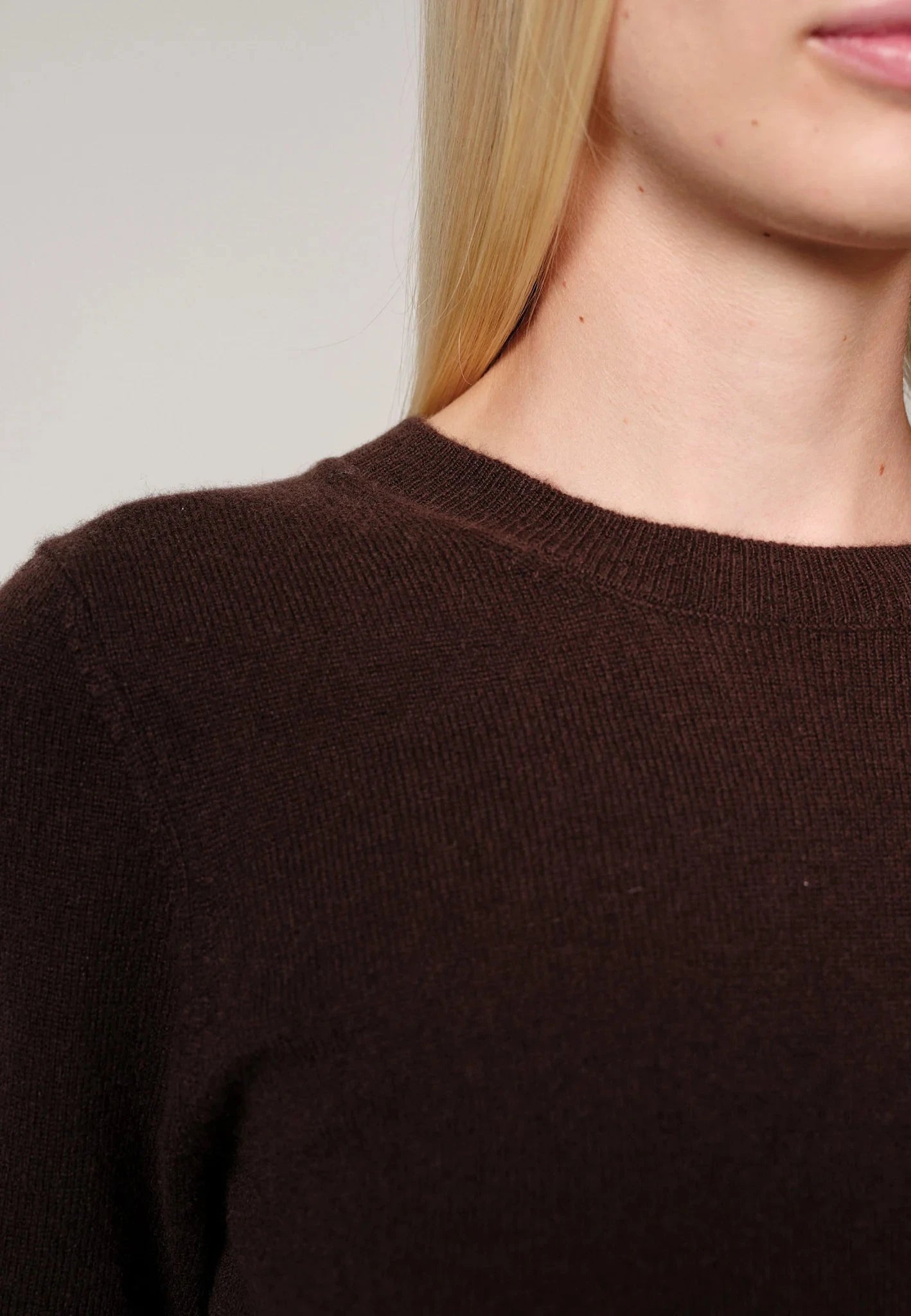 THORA KNIT T-SHIRT IN JAVA BROWN T-SHIRT HERSKIND 