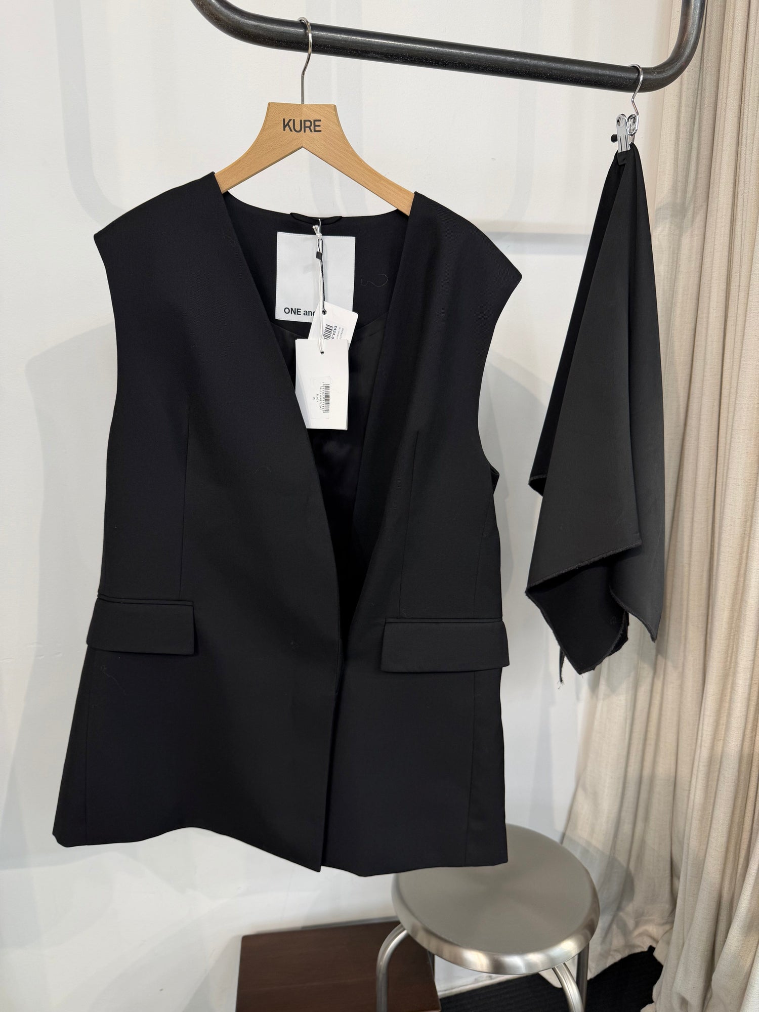 TRULY WAISTCOAT BLACK JACKET ONE&OTHER 